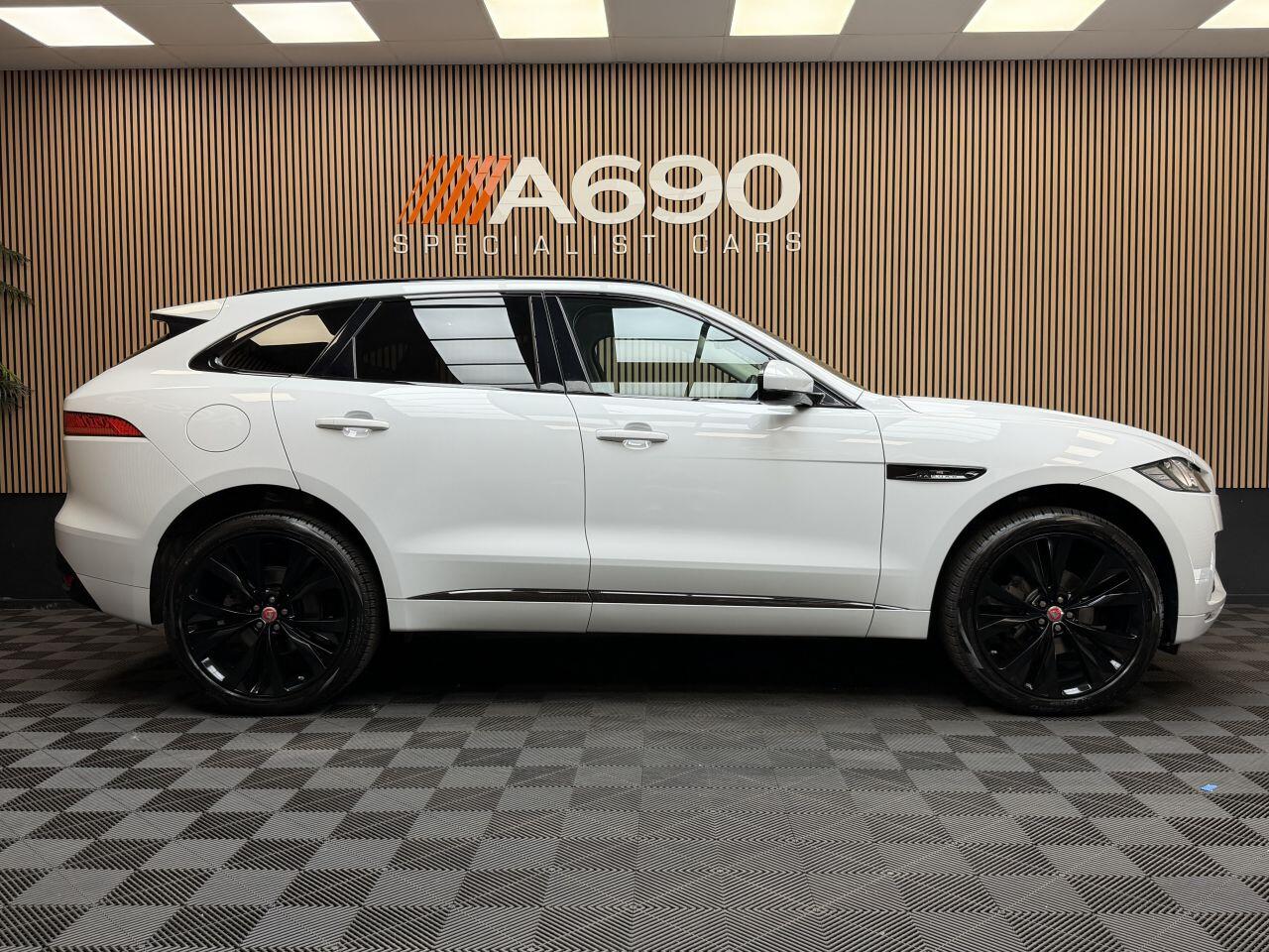 Jaguar F-Pace view 12