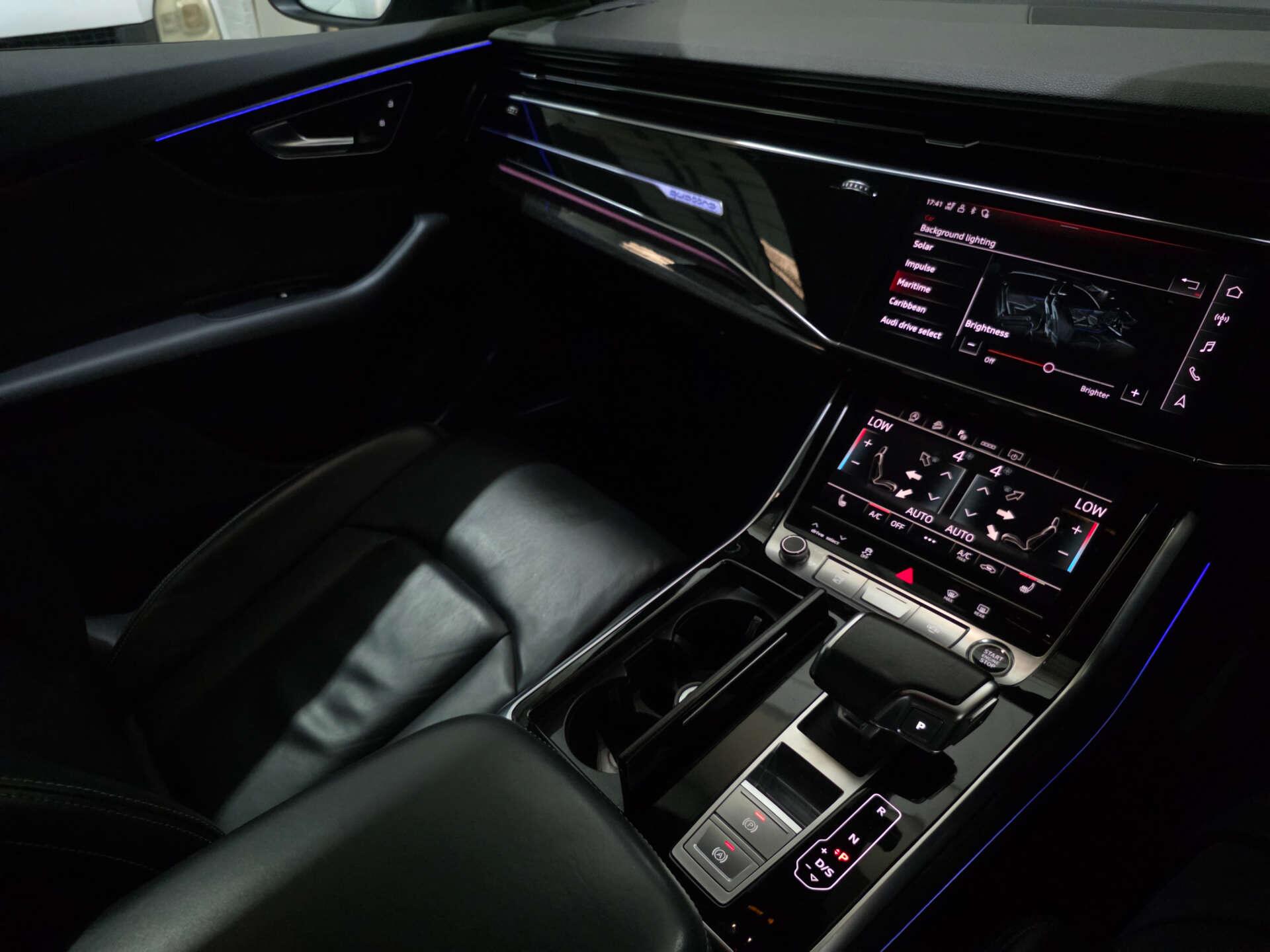 Audi Q8 view 42