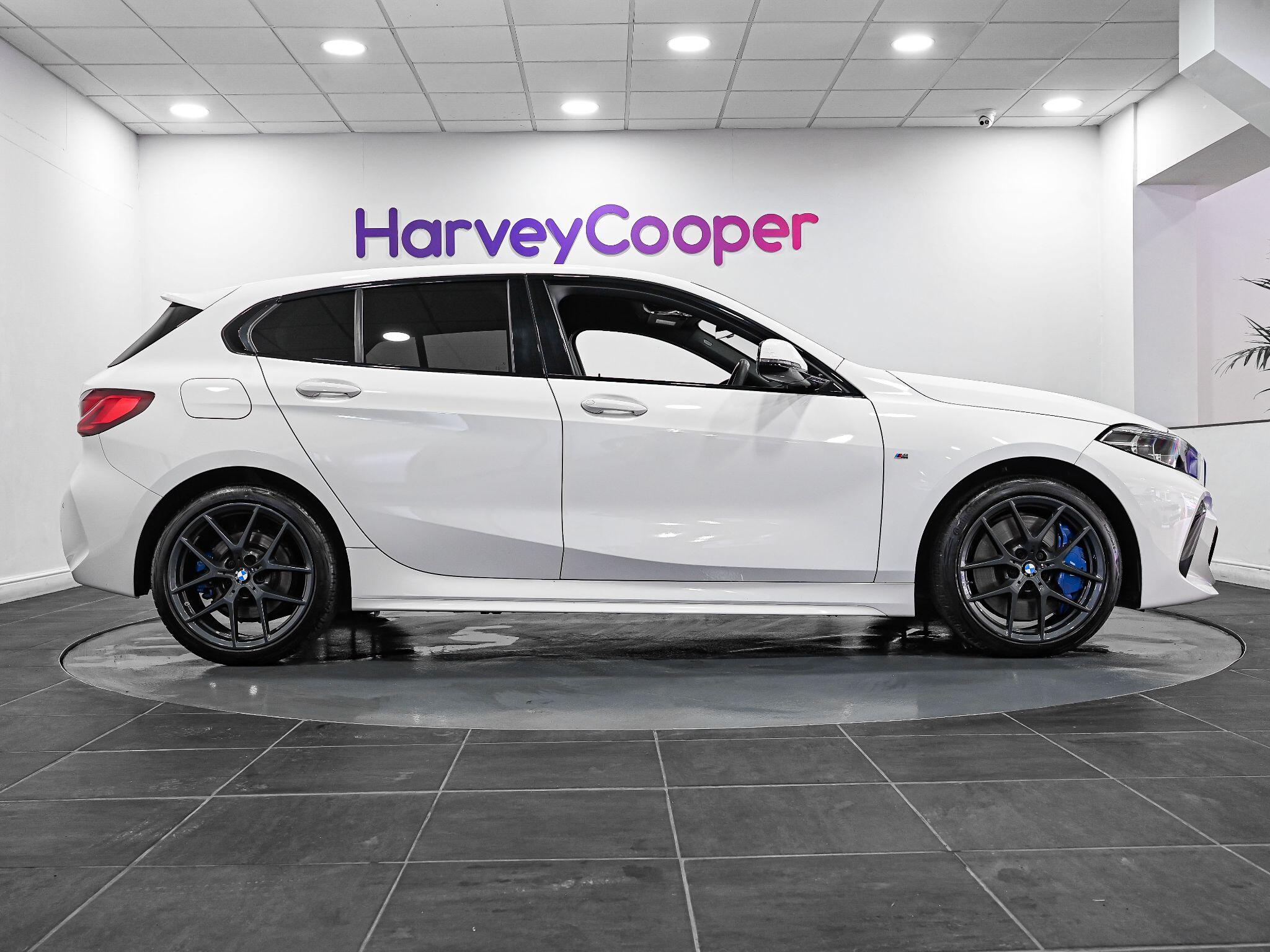 BMW 1 Series view 4