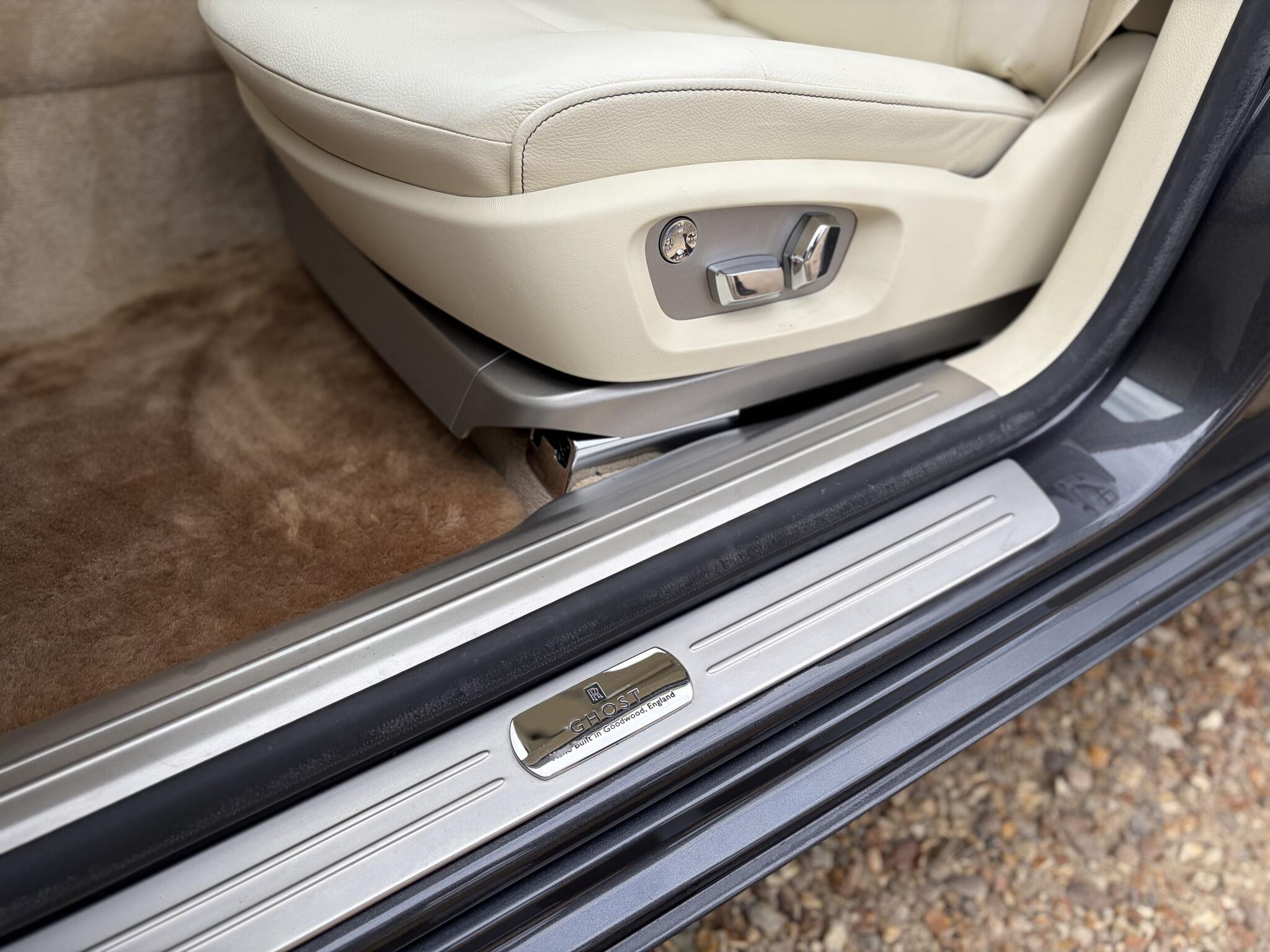 Rolls-Royce Ghost view 25