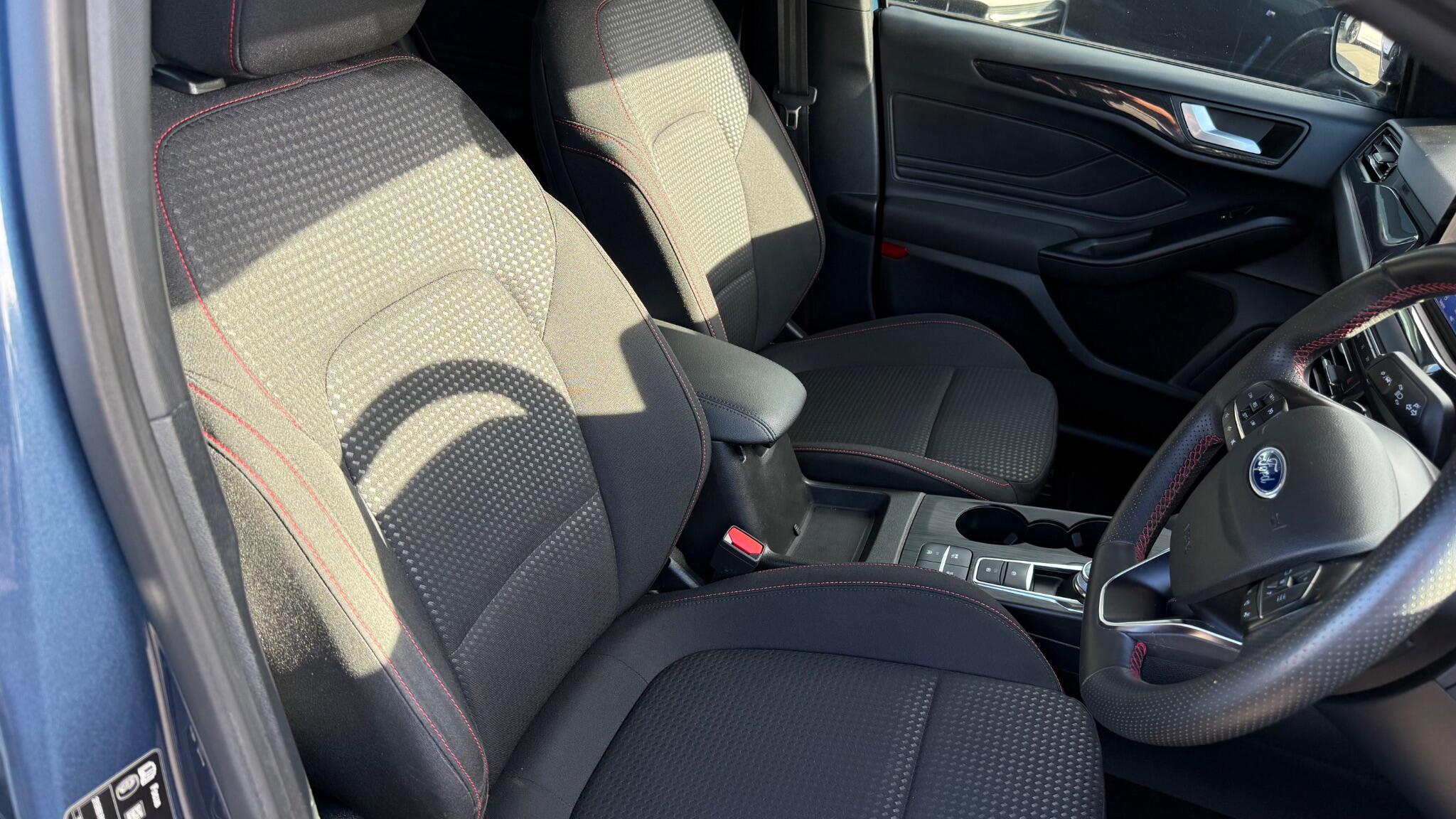 Ford Focus view 20