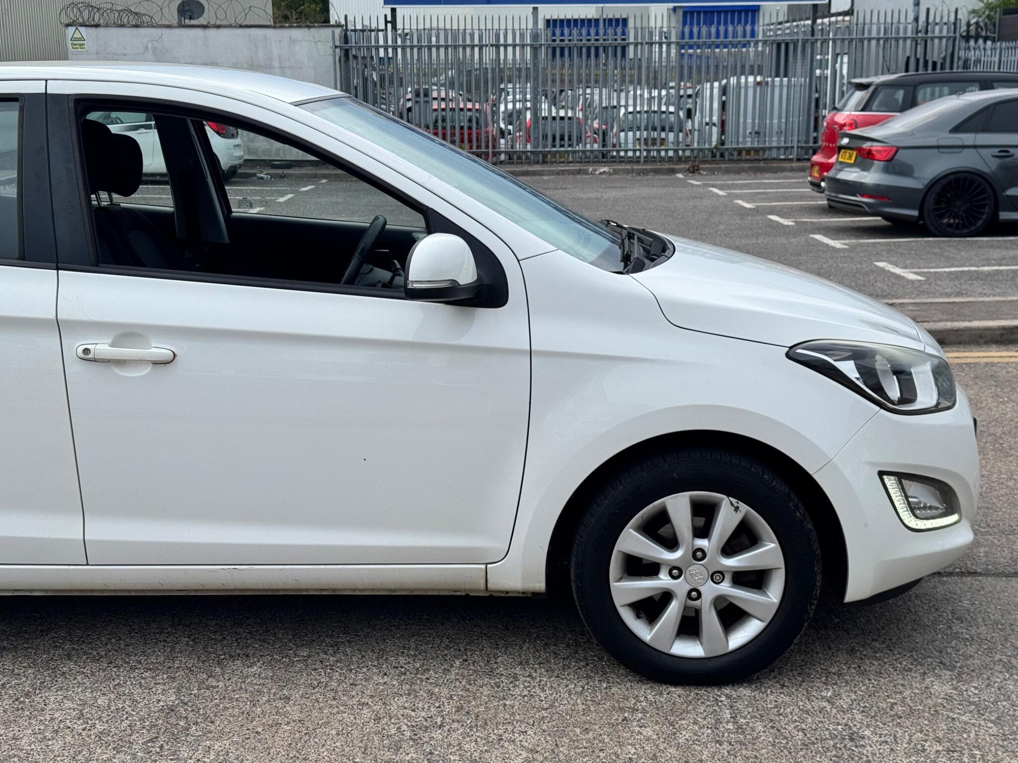 Hyundai i20 view 17