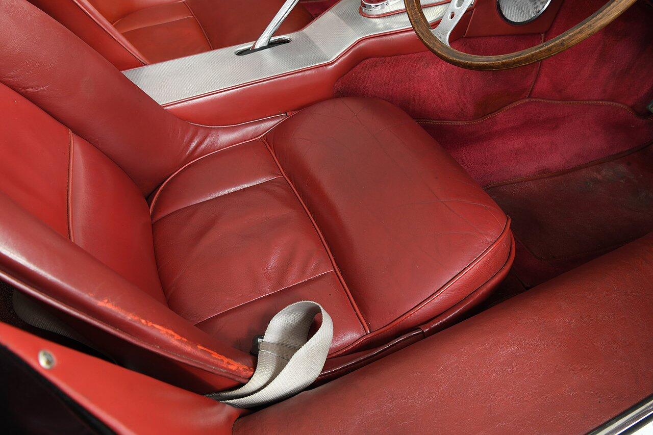 Jaguar E-Type view 8