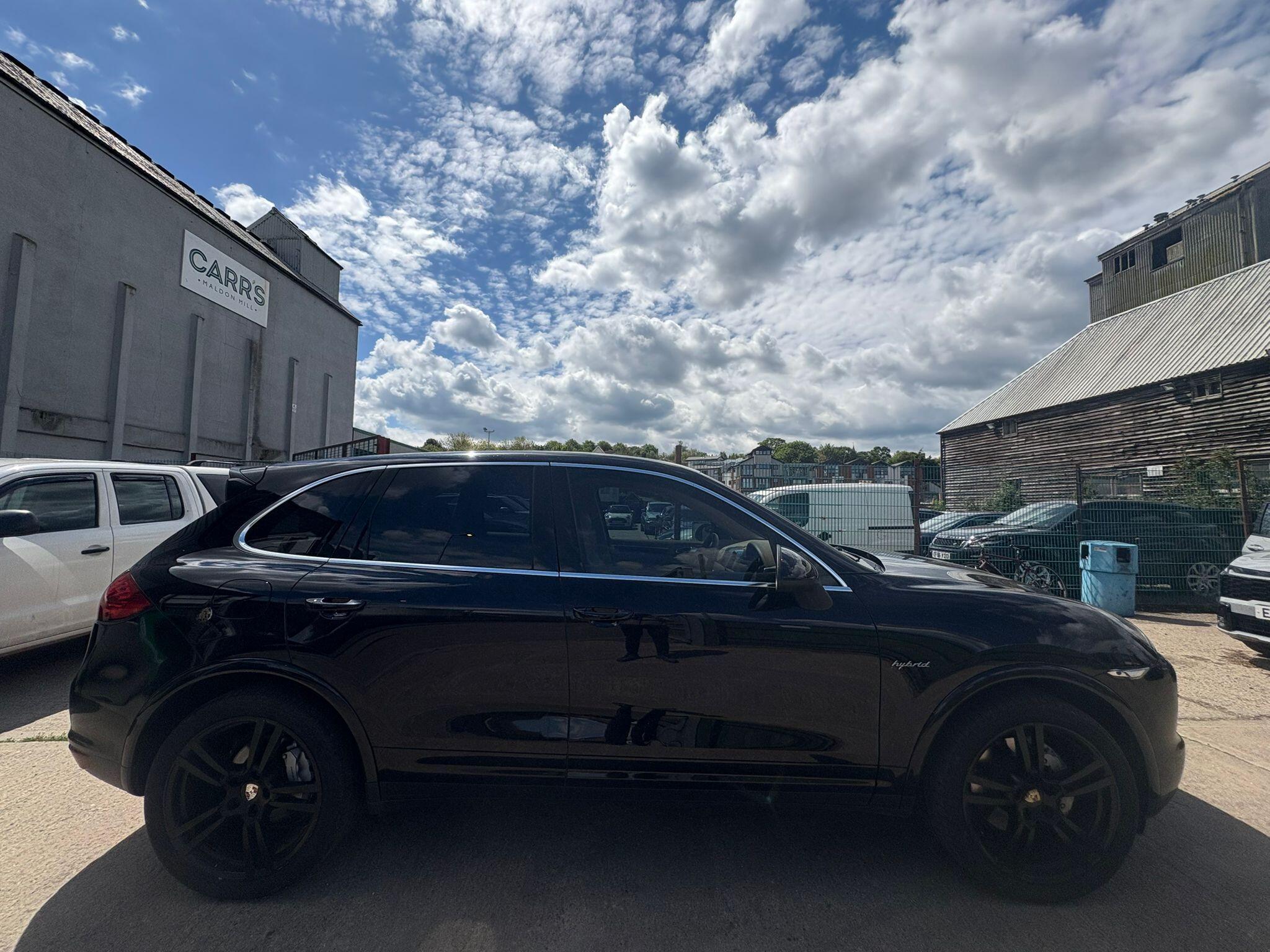 Porsche Cayenne view 7
