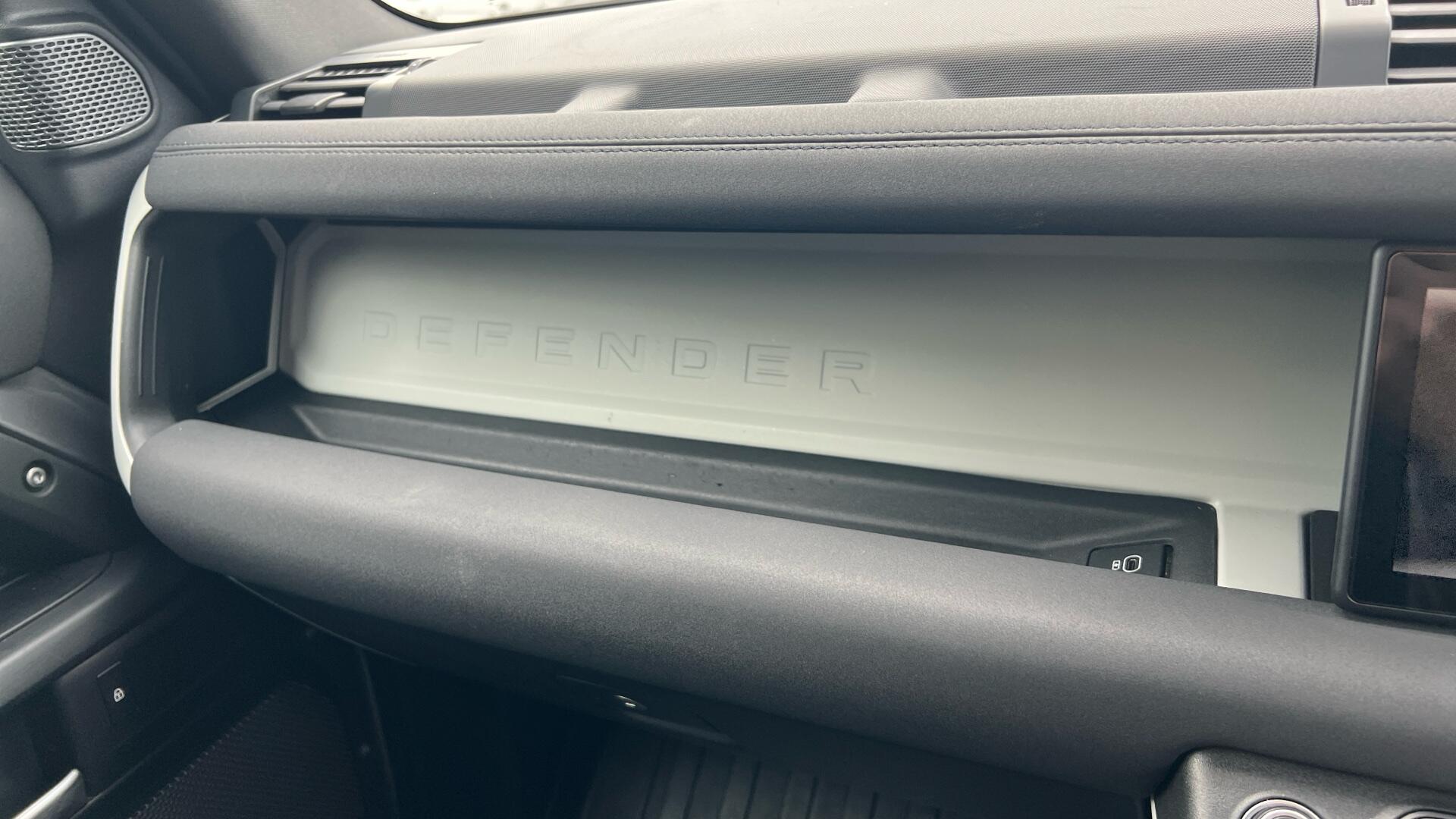 Land Rover Defender view 23