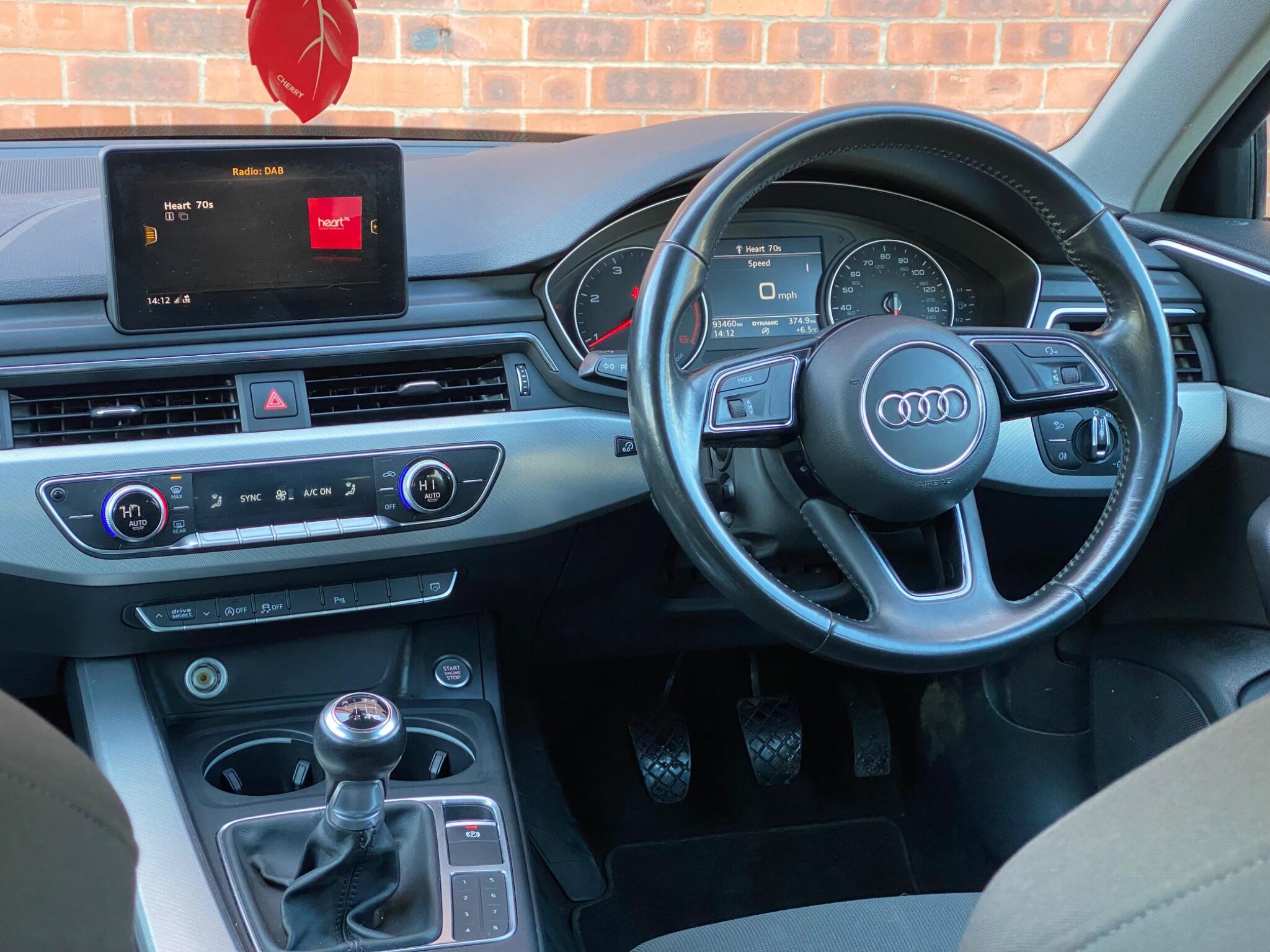 Audi A4 view 32