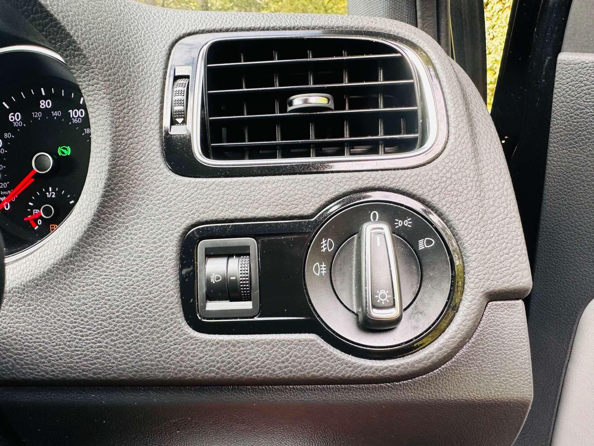 Volkswagen Polo view 22