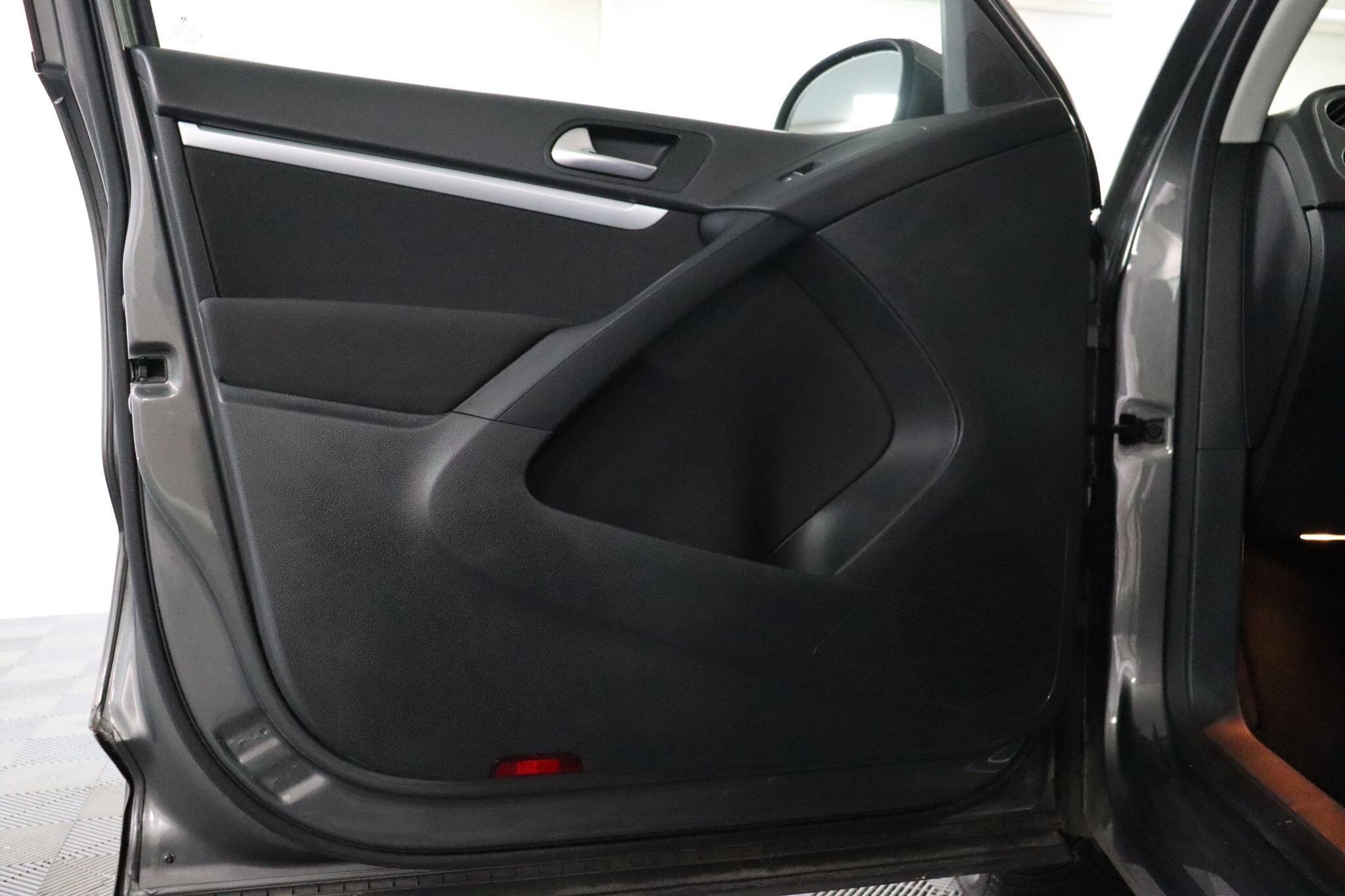Volkswagen Tiguan view 42