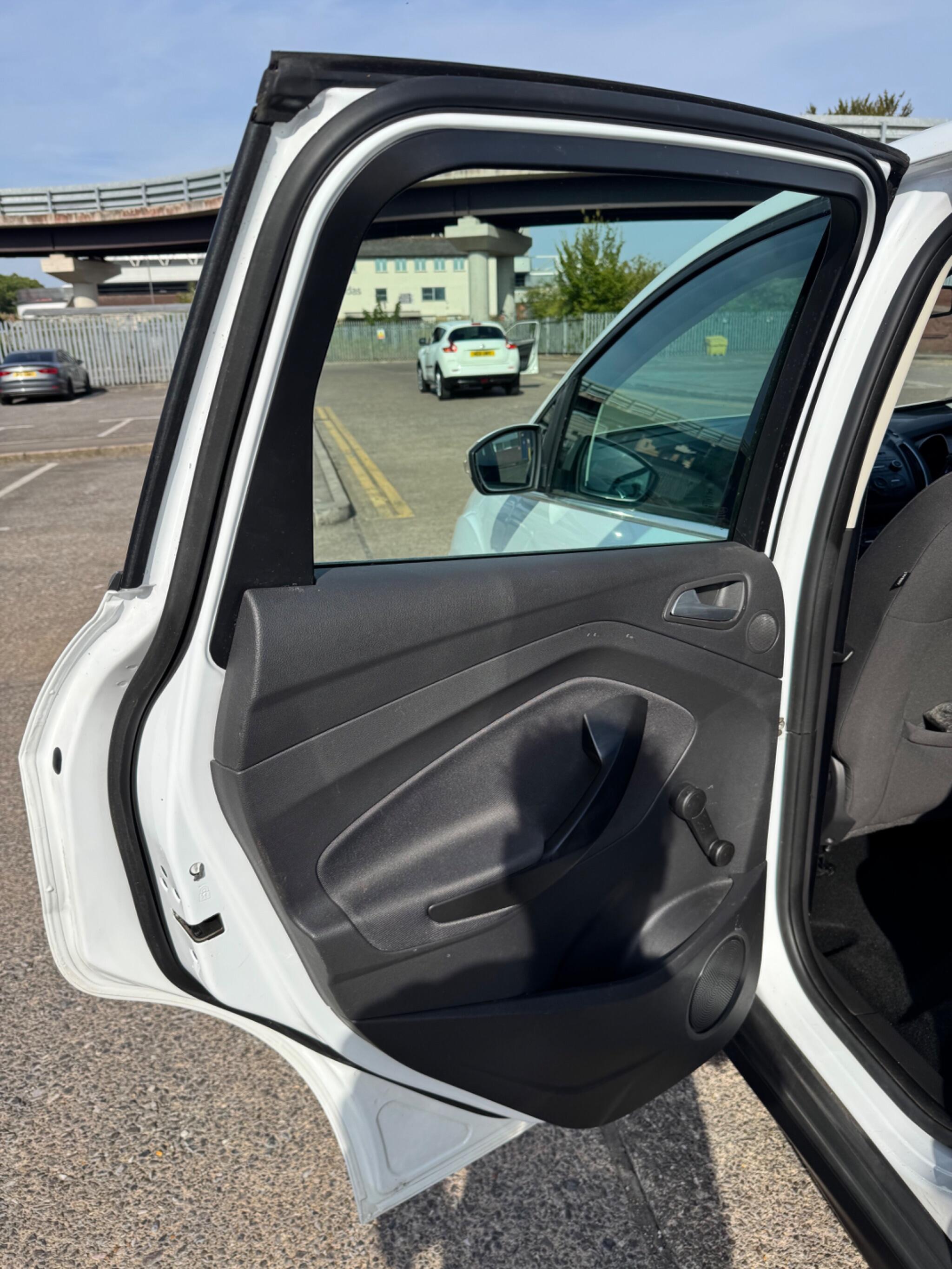 Ford C-Max view 34