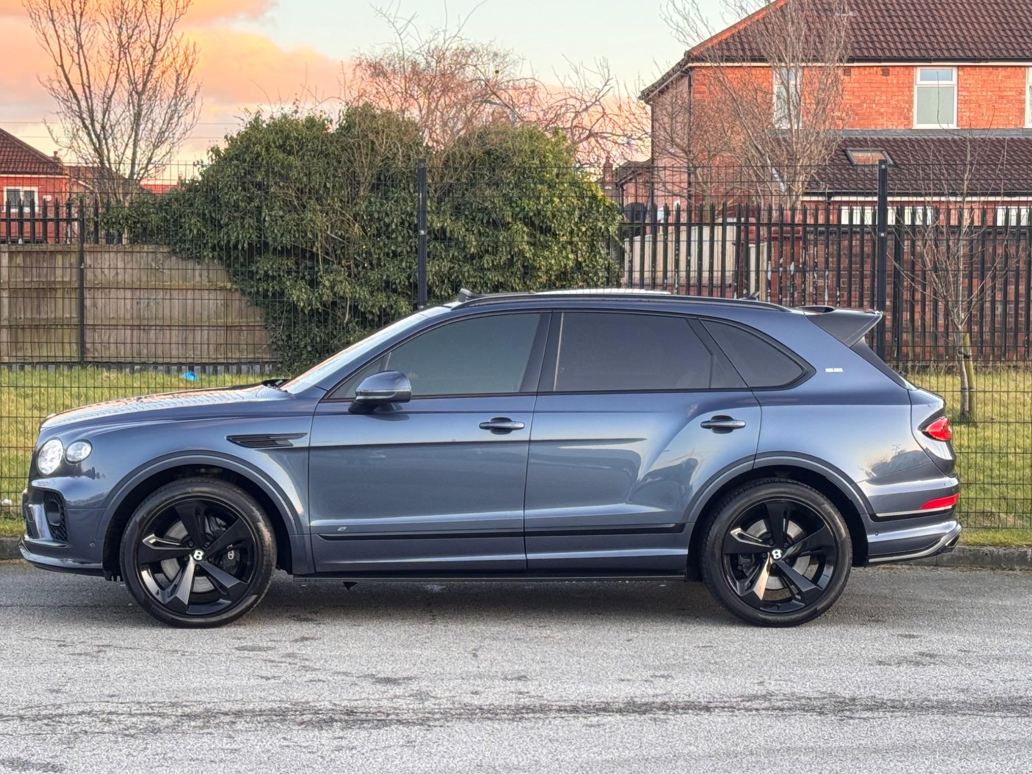 Bentley Bentayga view 16