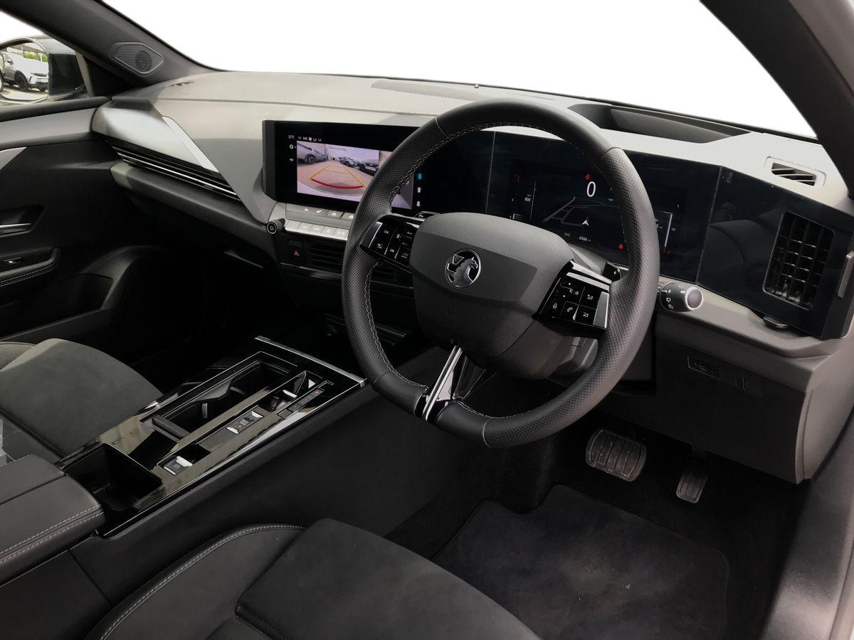 Vauxhall Astra view 3