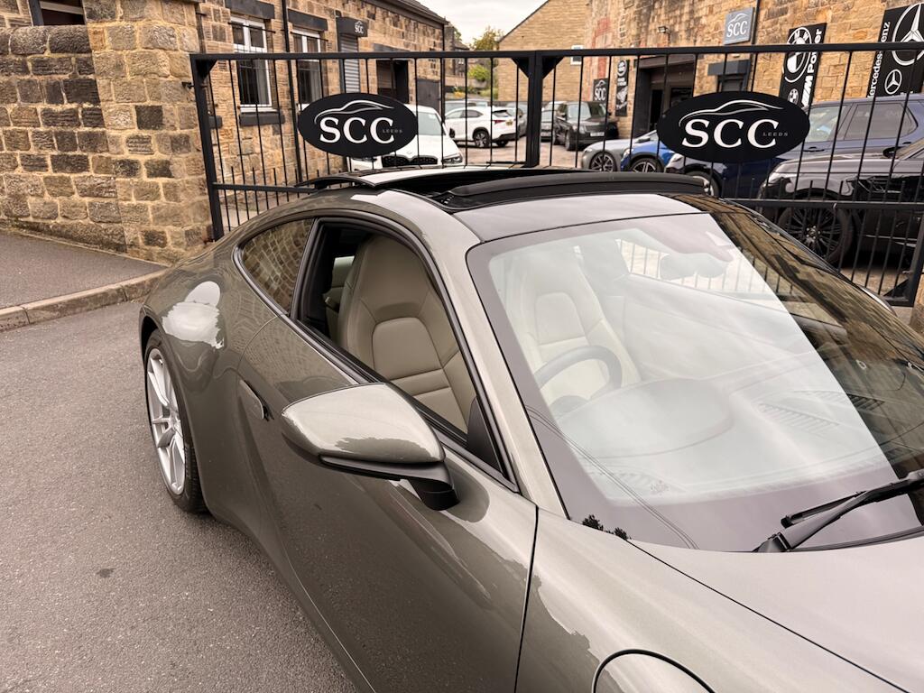 Porsche 911 view 29