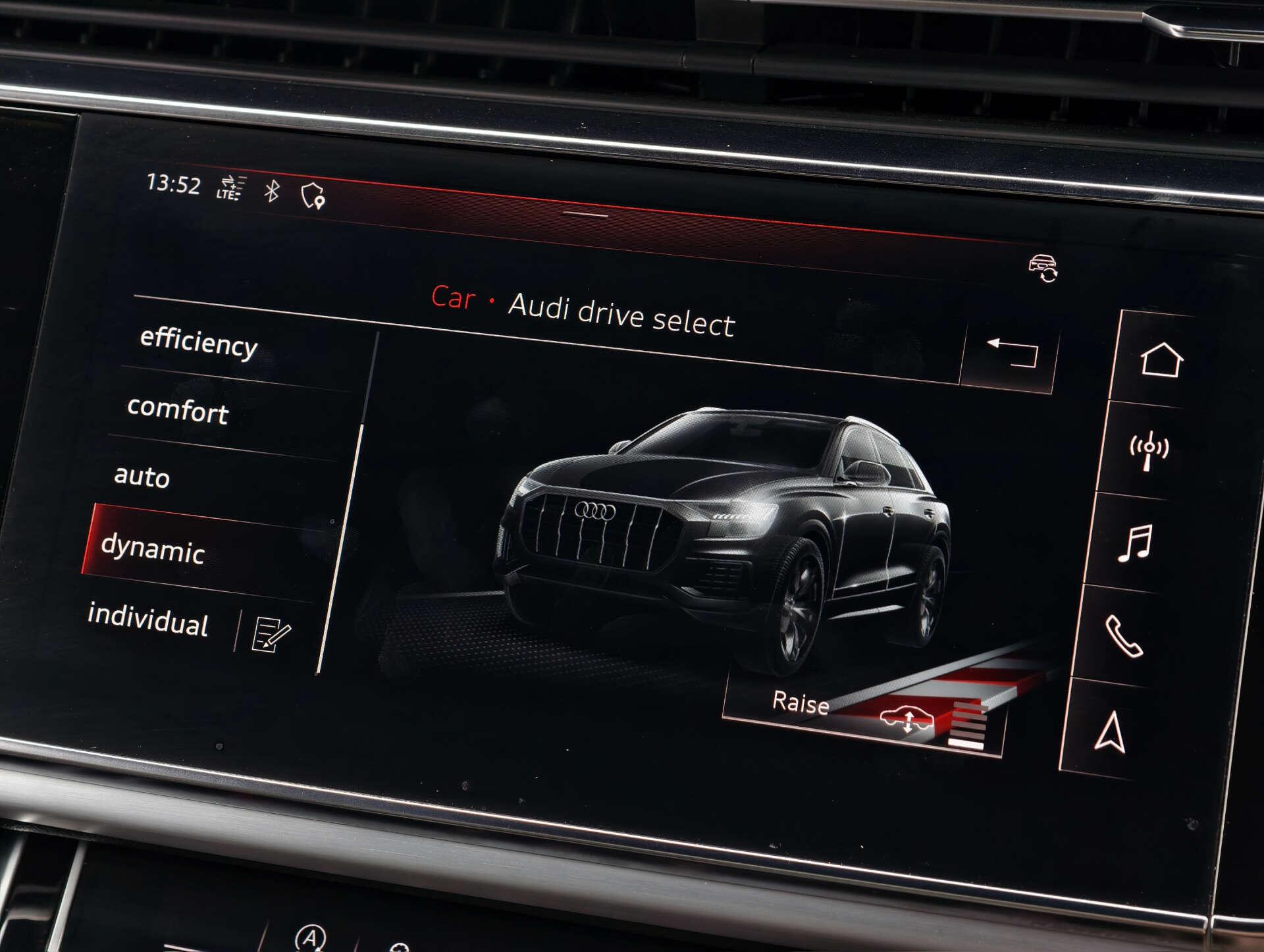 Audi Q8 view 64
