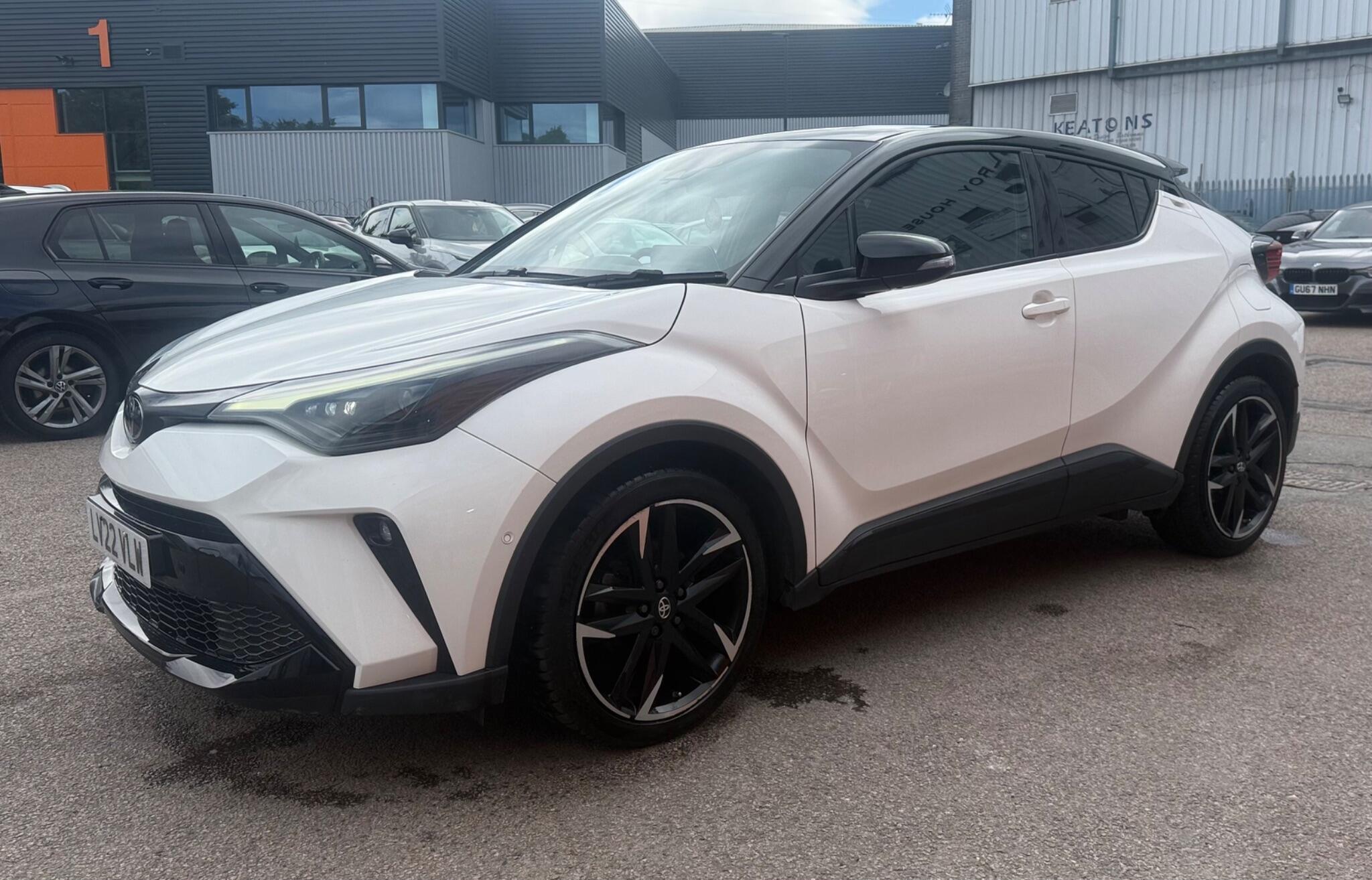 Toyota C-HR view 3