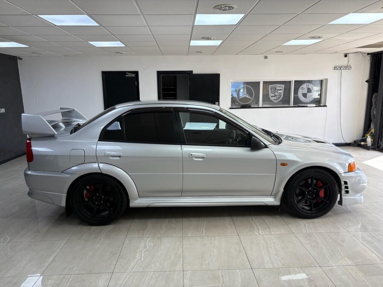 Mitsubishi Lancer view 2