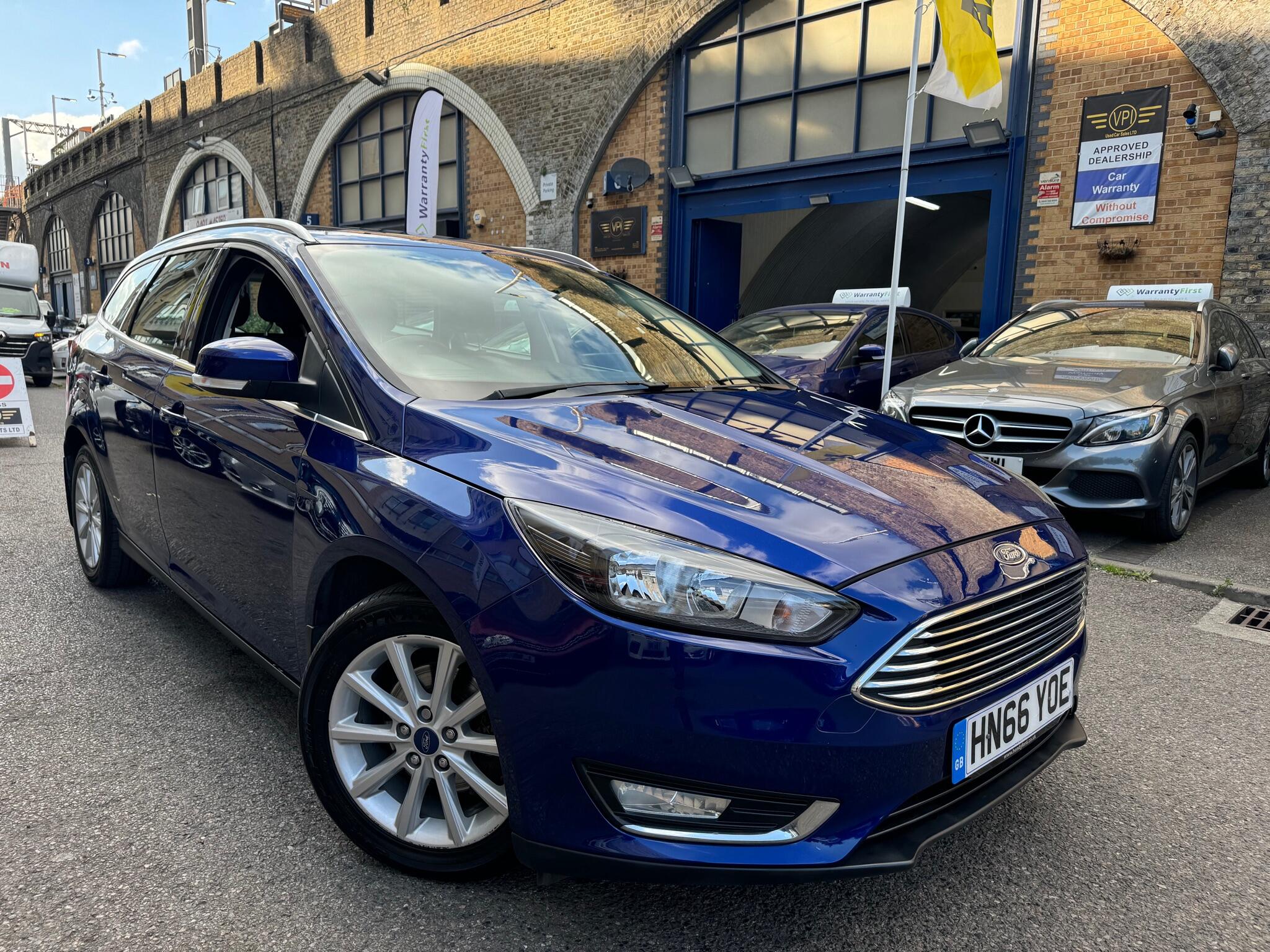 Ford Focus view 2