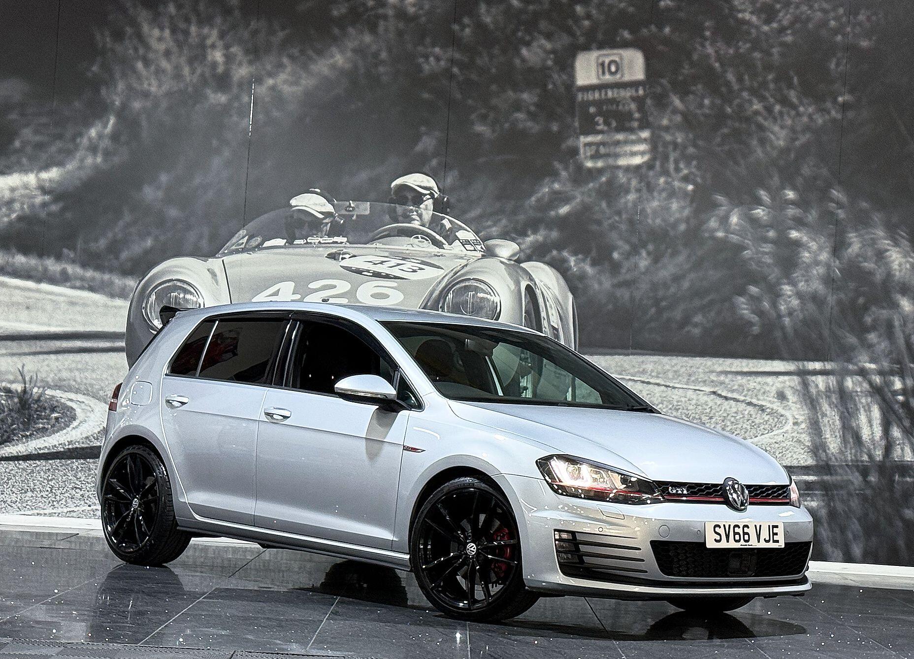 Volkswagen Golf view 64