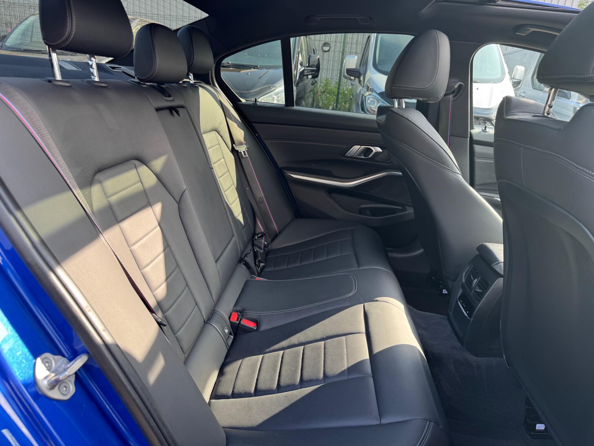 BMW 3 Series view 25