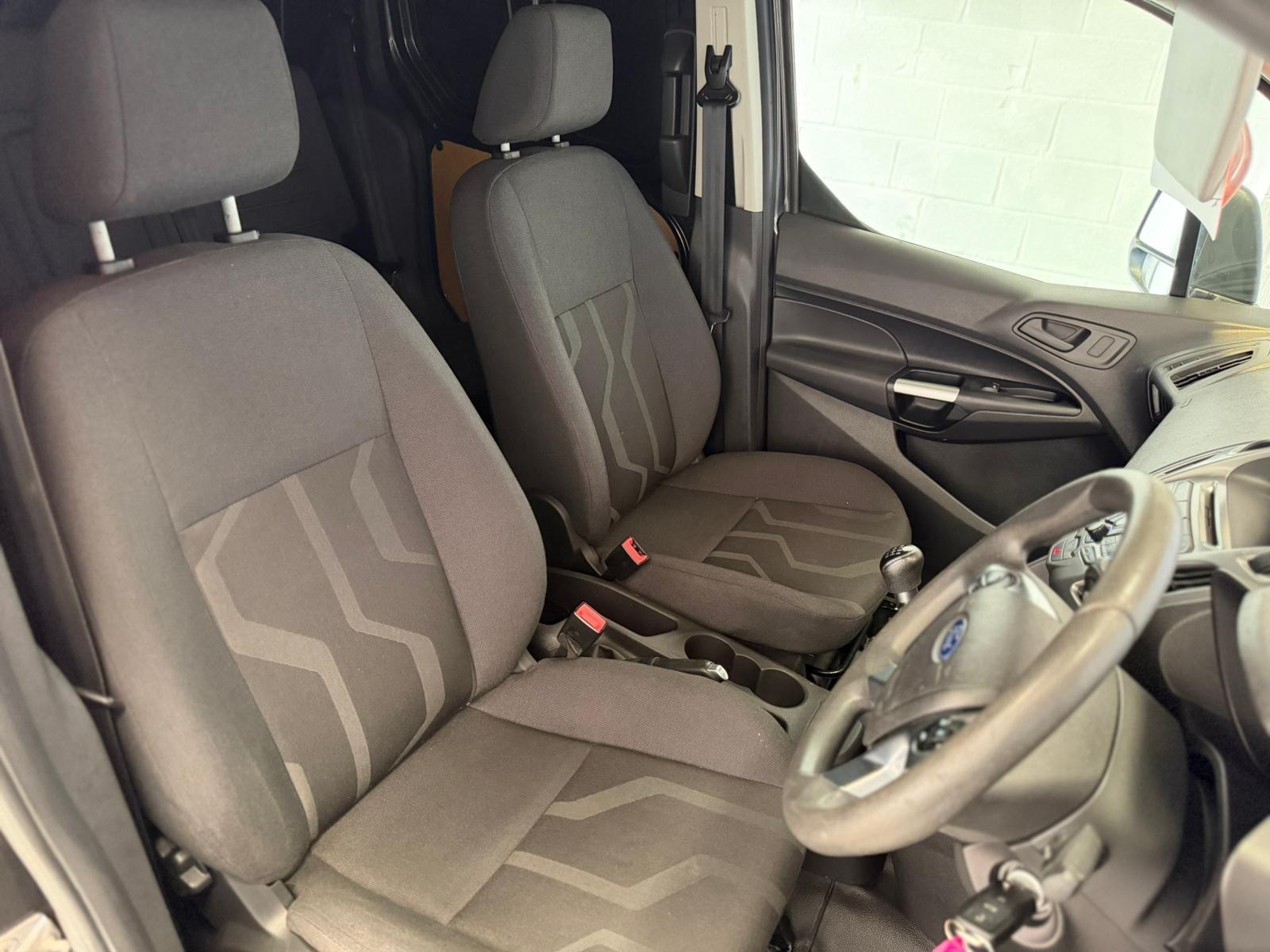 Ford Transit Connect - photo 15