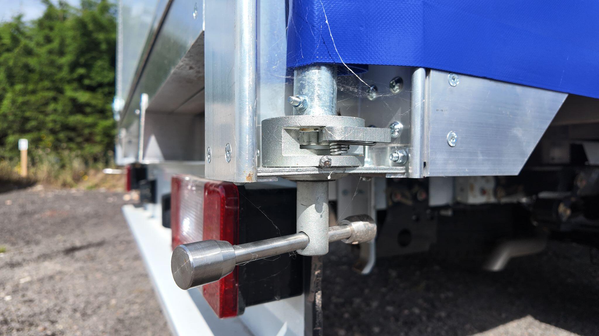 MAXUS Deliver 9 2.0l 150ps L3 Diesel RWD 4.15m Curtain