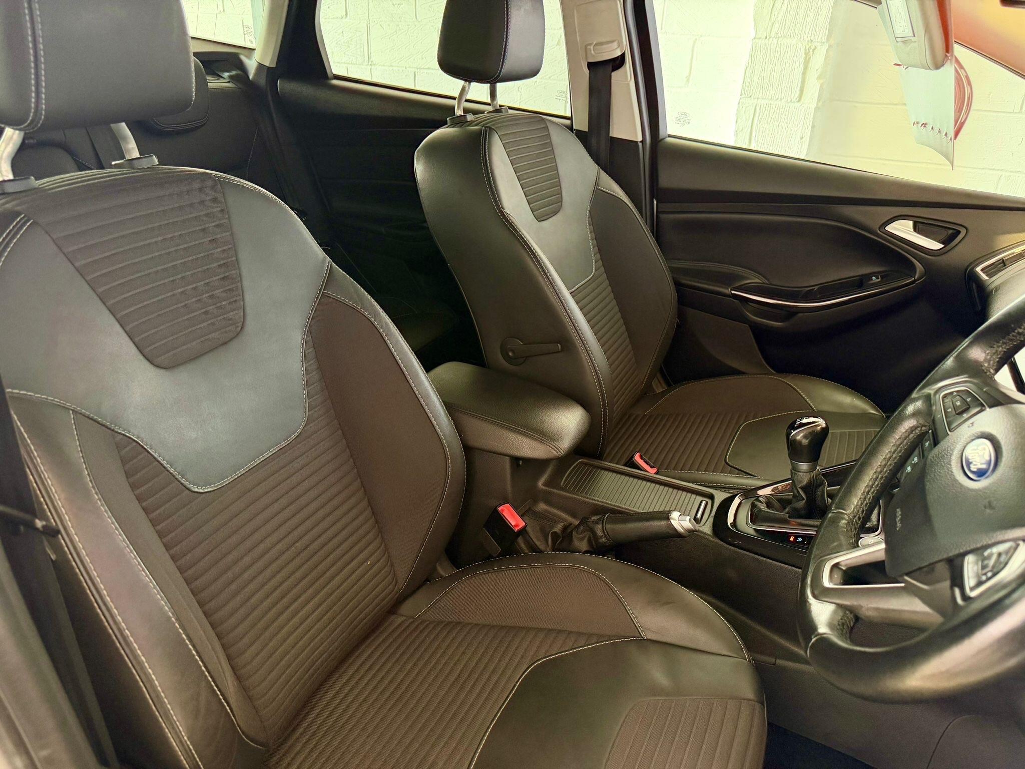 Ford Focus - photo 20