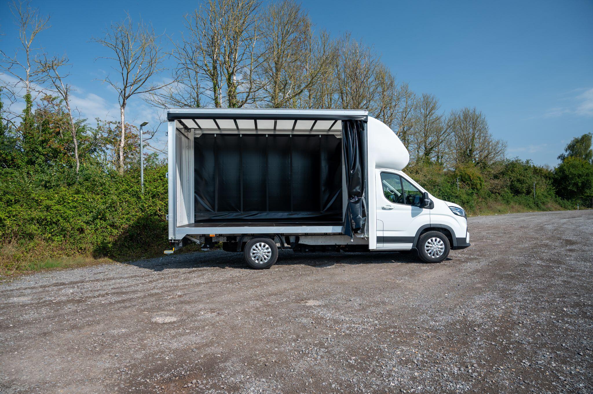 MAXUS Deliver 9 2.0l 150ps L3 Diesel RWD 4.15m Curtain
