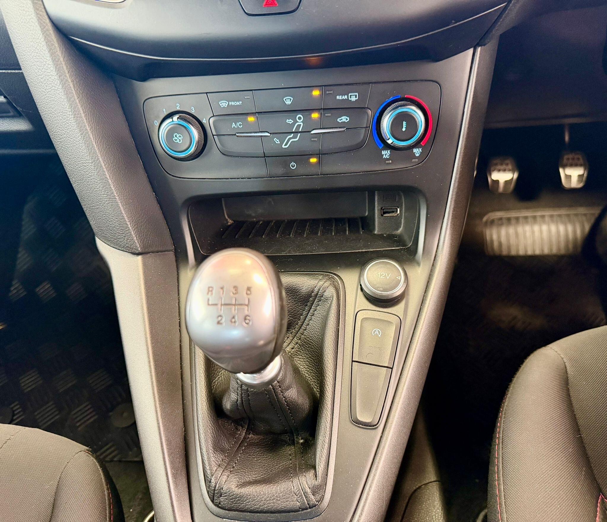 Ford Focus - photo 21