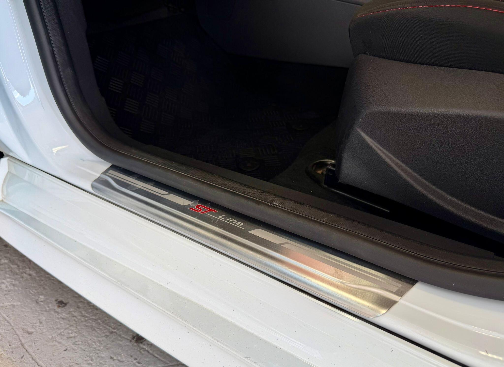 Ford Focus - photo 28
