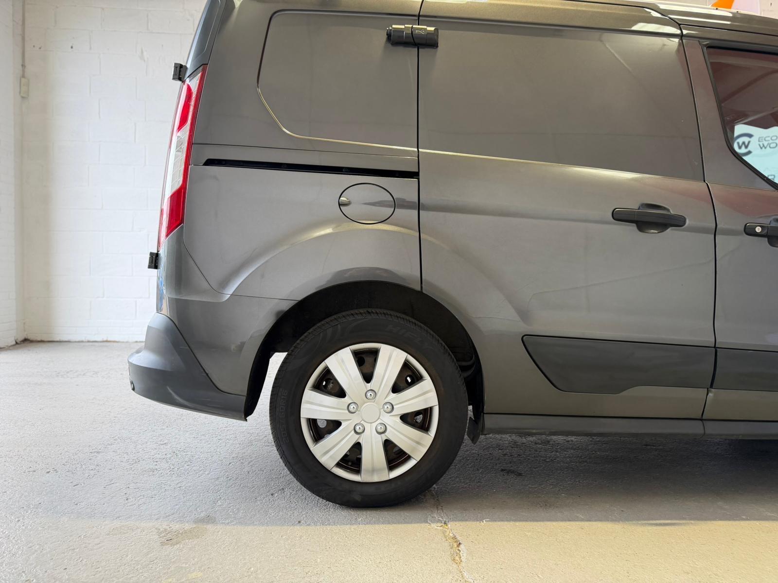 Ford Transit Connect - photo 27