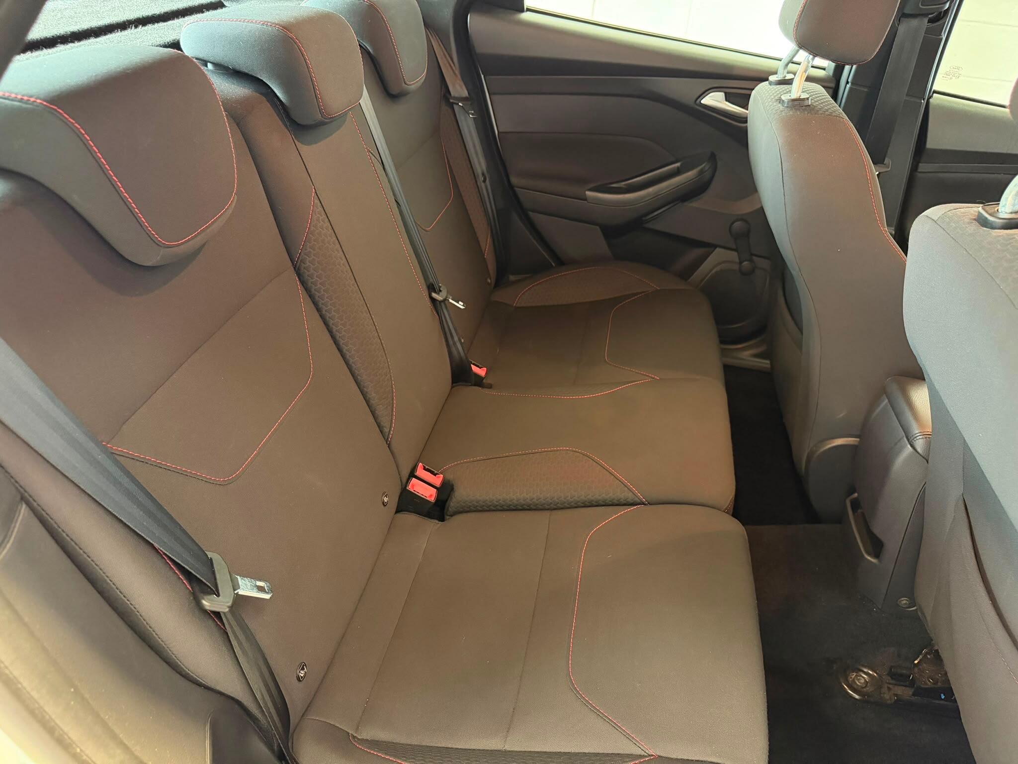 Ford Focus - photo 27