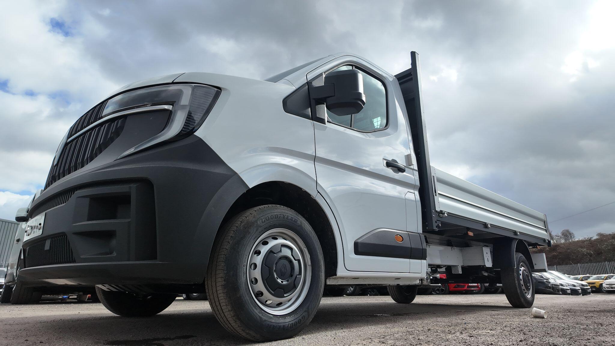 Renault Master 2.0 dCi LL35 Advance L3 H1 Euro 6 (s/s) 2dr (Rear Corner Pillars)