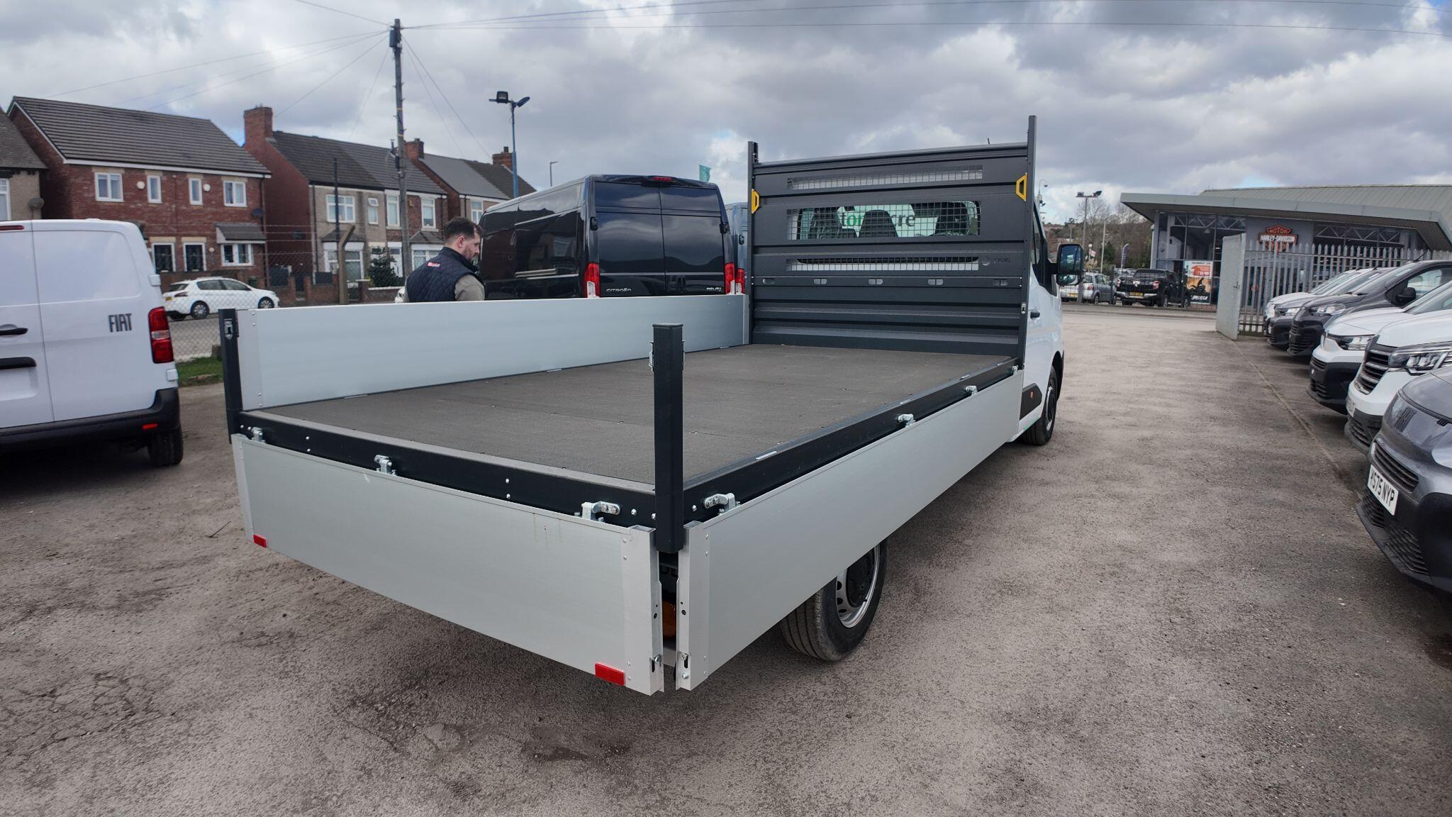Renault Master 2.0 dCi LL35 Advance L3 H1 Euro 6 (s/s) 2dr (Rear Corner Pillars)
