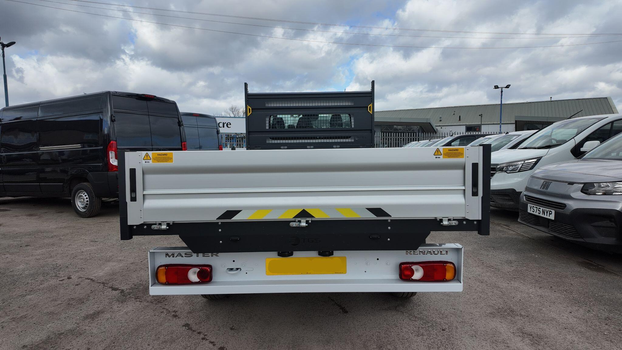 Renault Master 2.0 dCi LL35 Advance L3 H1 Euro 6 (s/s) 2dr (Rear Corner Pillars)