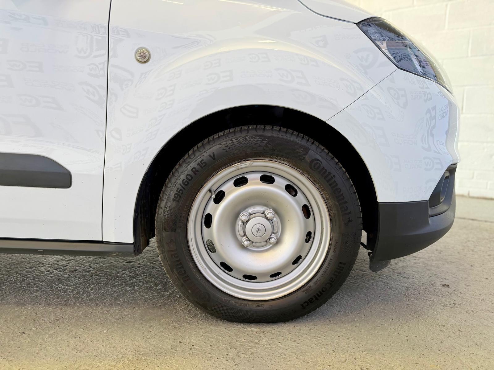 Ford Transit Courier - photo 13