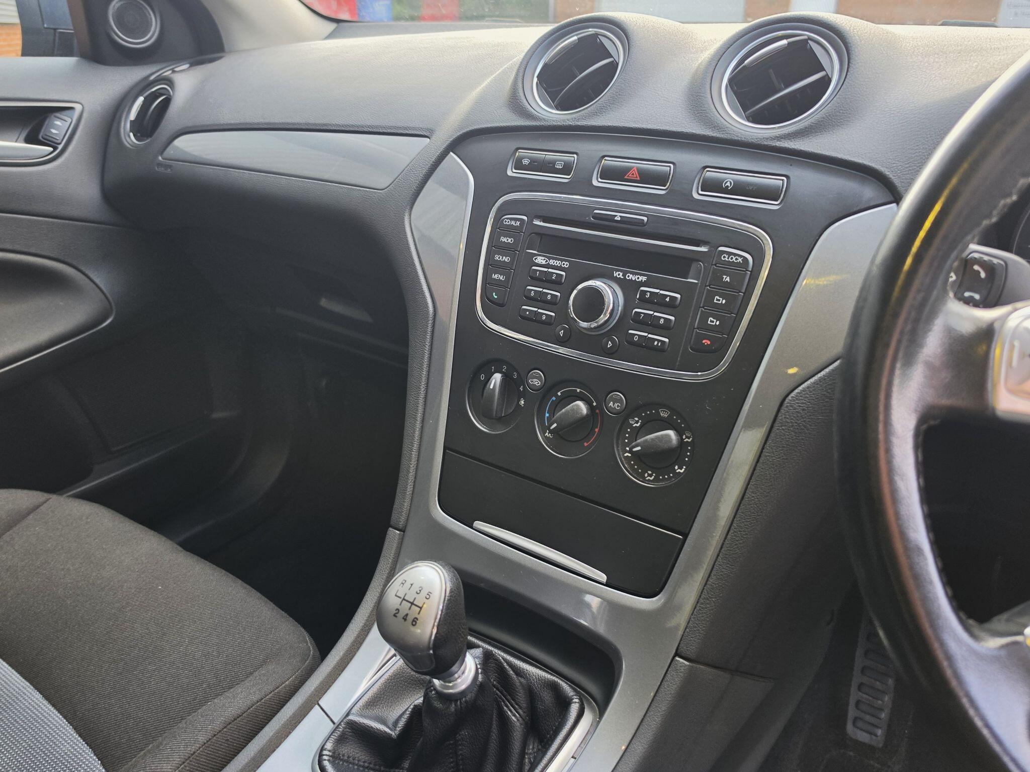 2013 Ford Mondeo 1.6 TDCi ECOnetic Edge Euro 5 (s/s) 5dr
