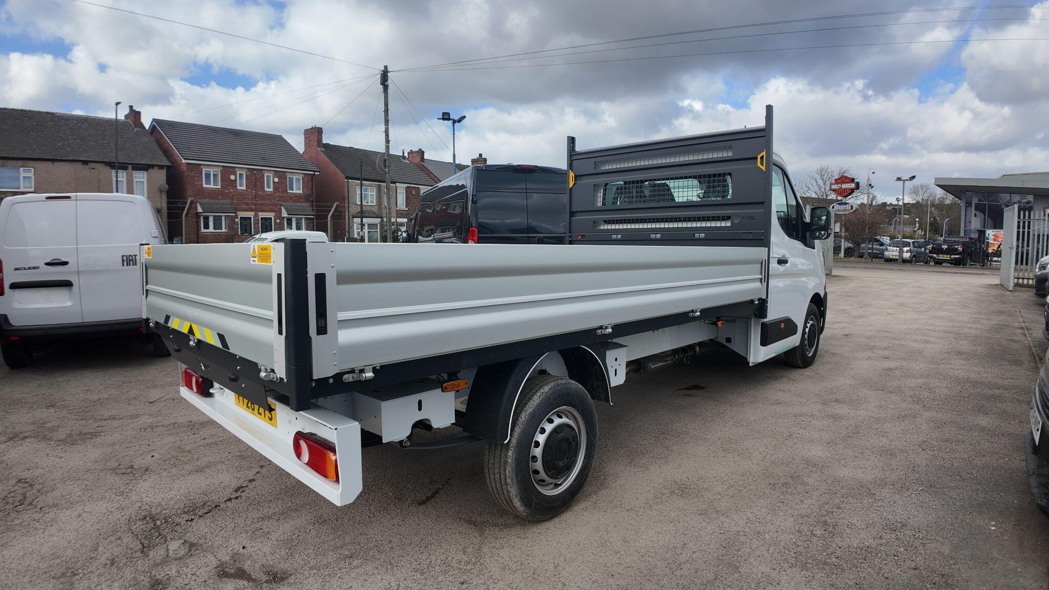 Renault Master 2.0 dCi LL35 Advance L3 H1 Euro 6 (s/s) 2dr (Rear Corner Pillars)