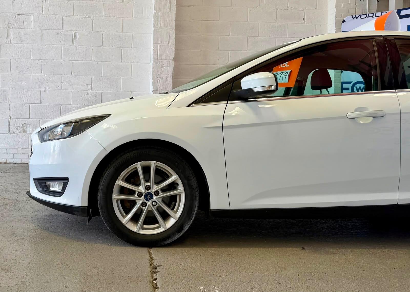 Ford Focus - photo 9