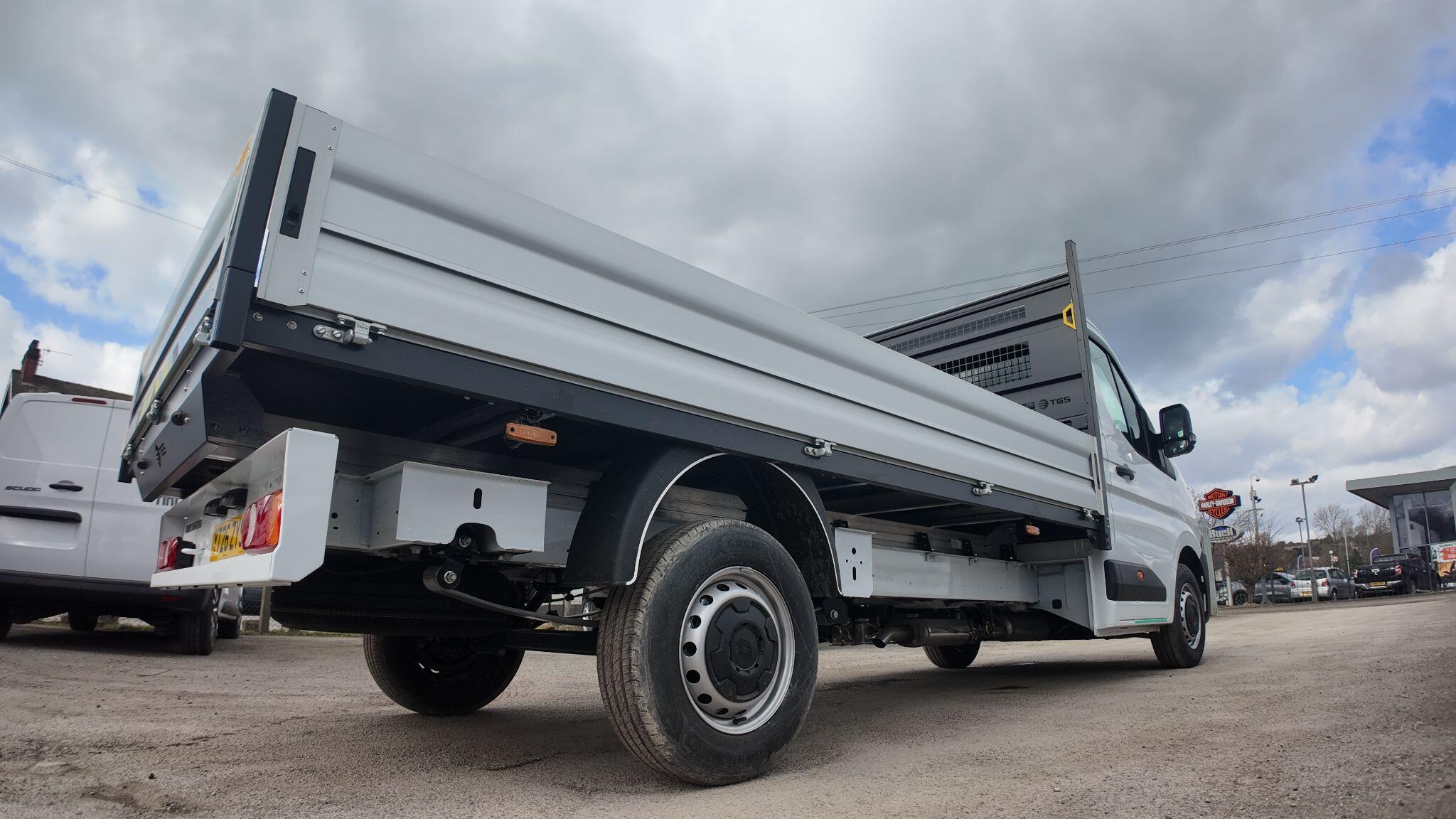 Renault Master 2.0 dCi LL35 Advance L3 H1 Euro 6 (s/s) 2dr (Rear Corner Pillars)