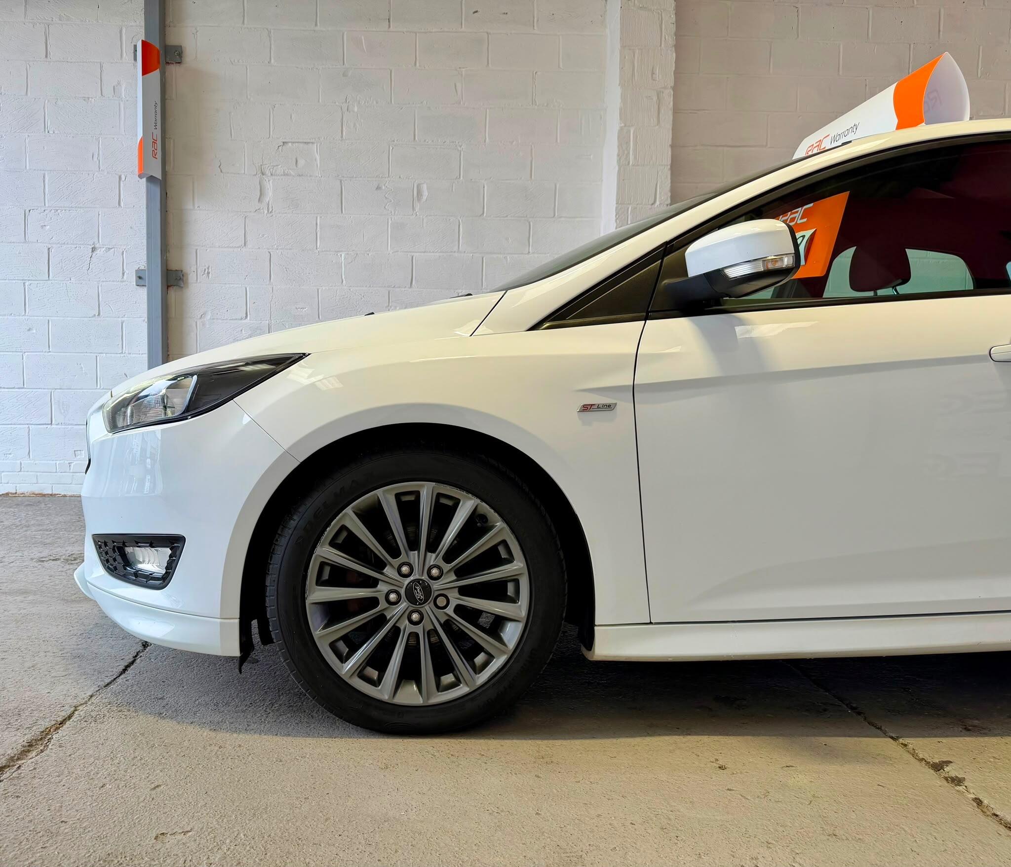 Ford Focus - photo 13