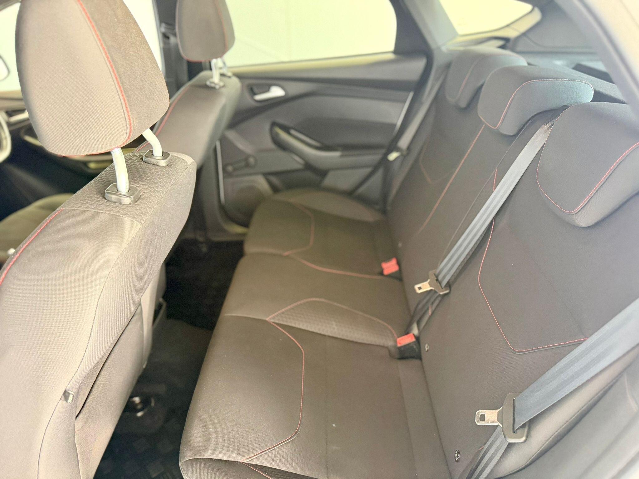 Ford Focus - photo 27
