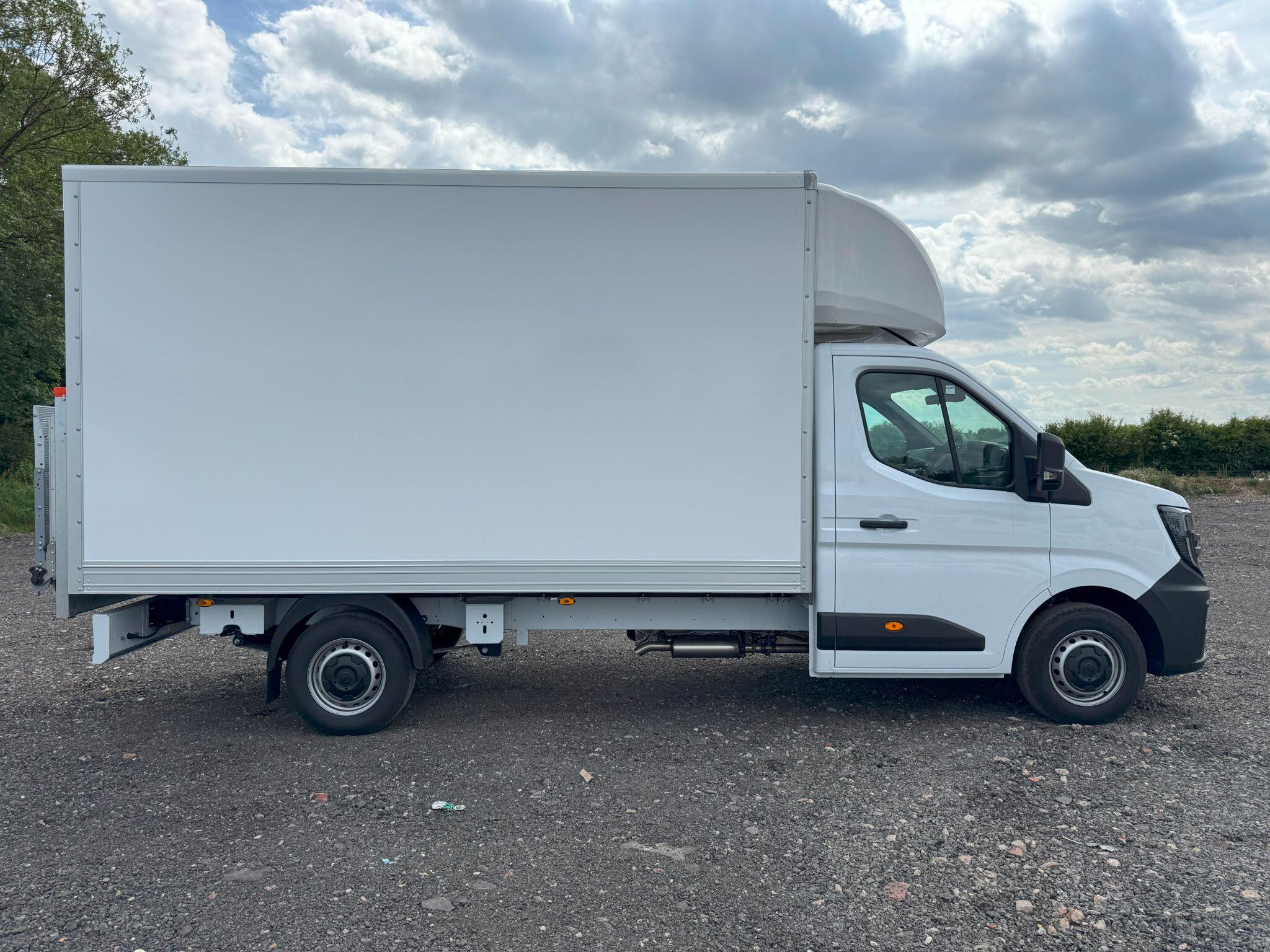 Nissan Interstar 2.0 dCi 35 Acenta Luton 4dr Diesel Manual L3 Euro 6 (s/s) (130 ps)
