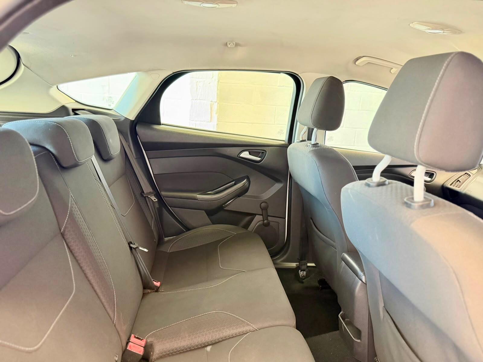 Ford Focus - photo 18
