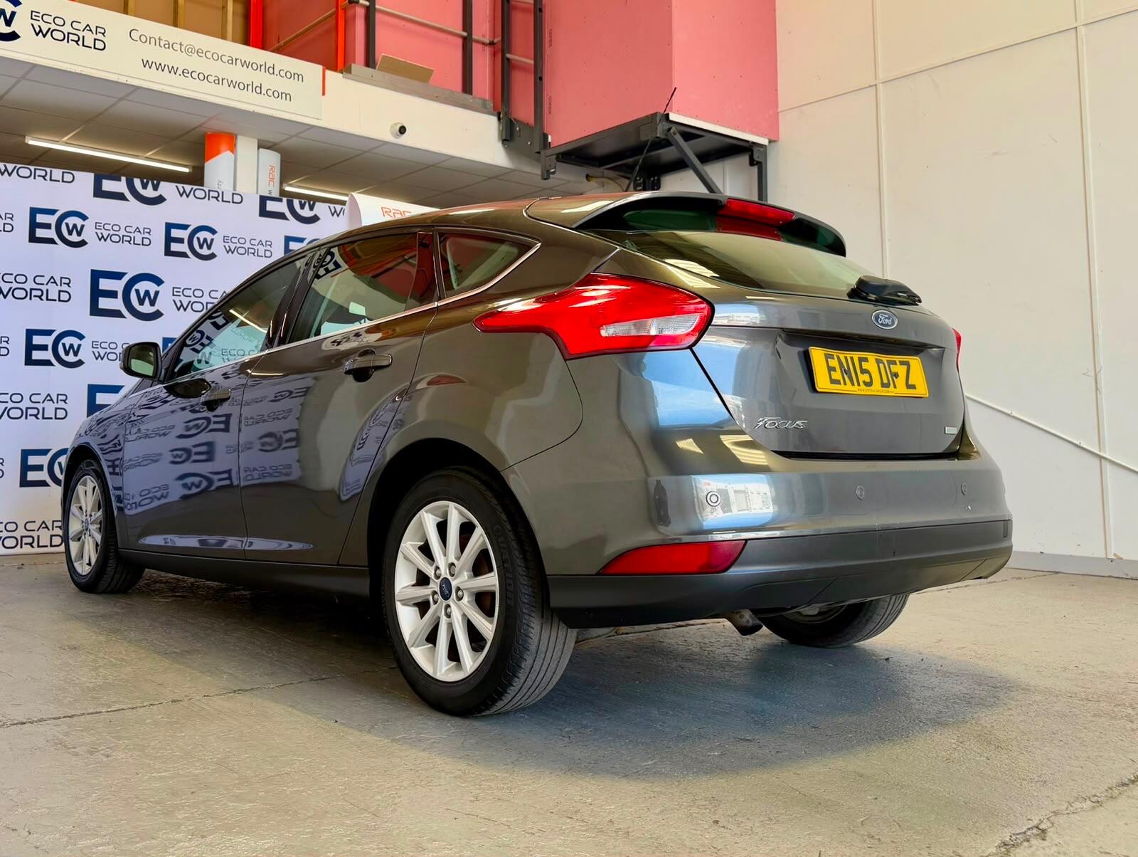 Ford Focus - photo 21