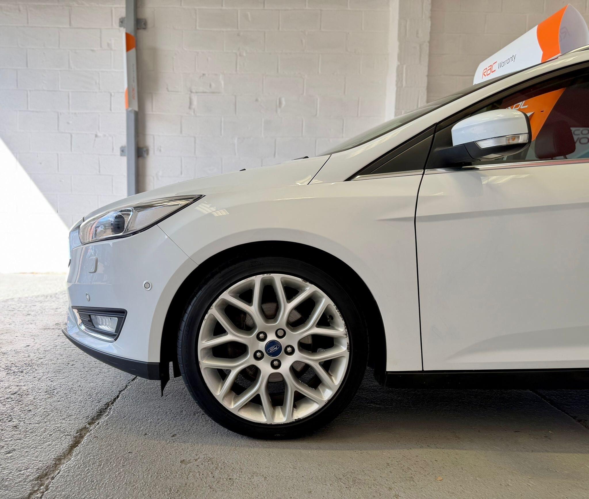 Ford Focus - photo 14