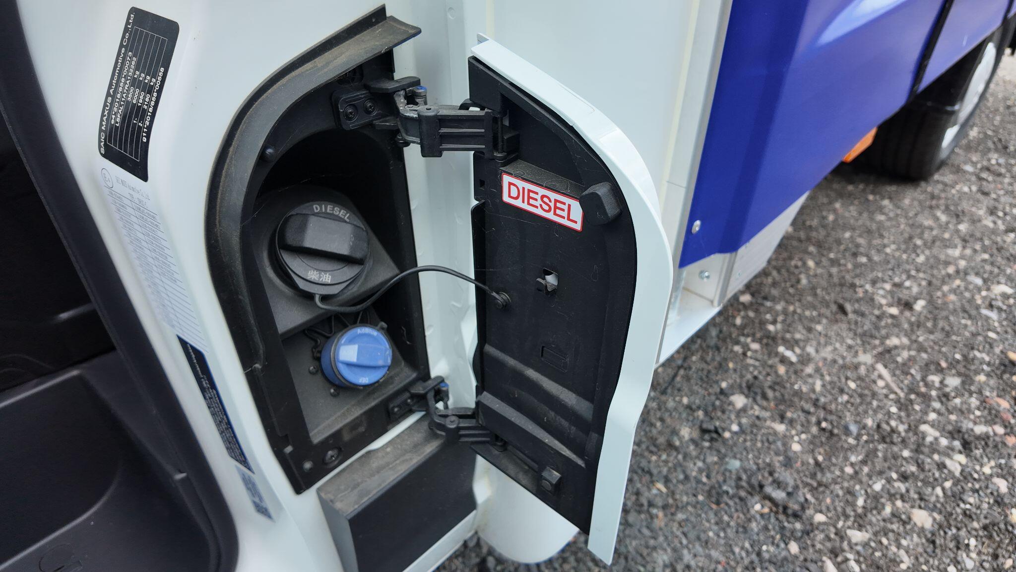 MAXUS Deliver 9 2.0l 150ps L3 Diesel RWD 4.15m Curtain