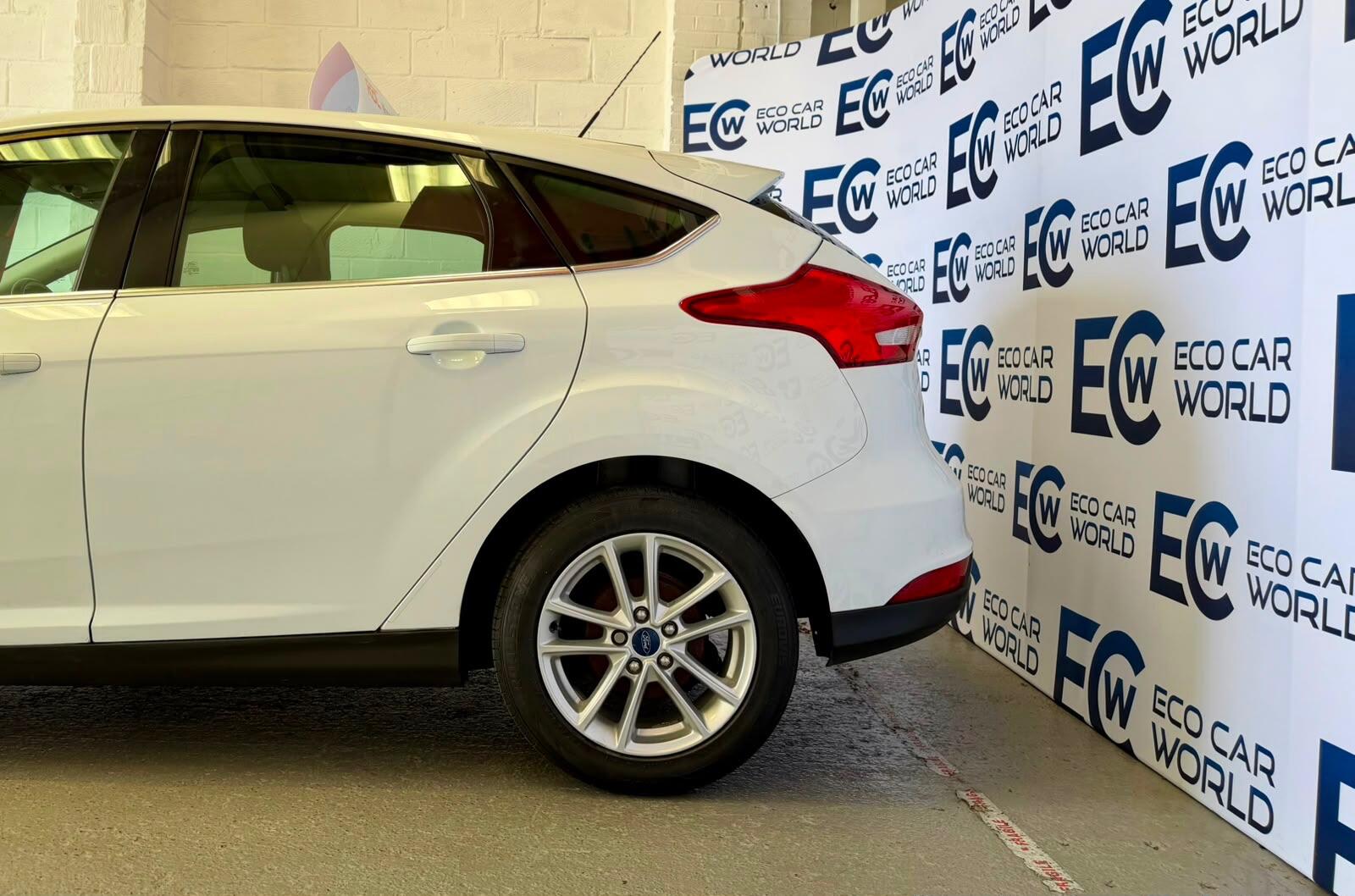 Ford Focus - photo 12
