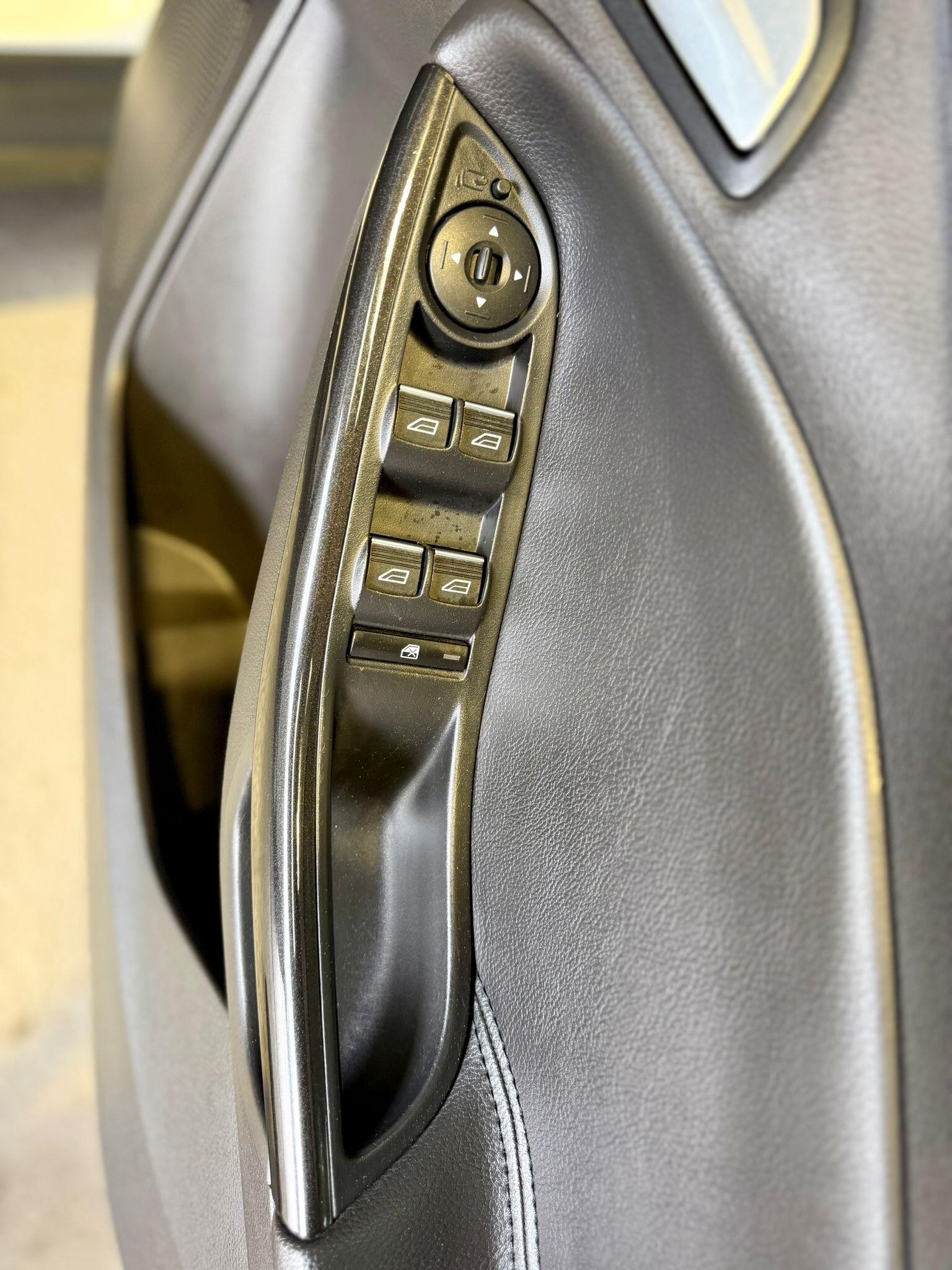 Ford Focus - photo 24