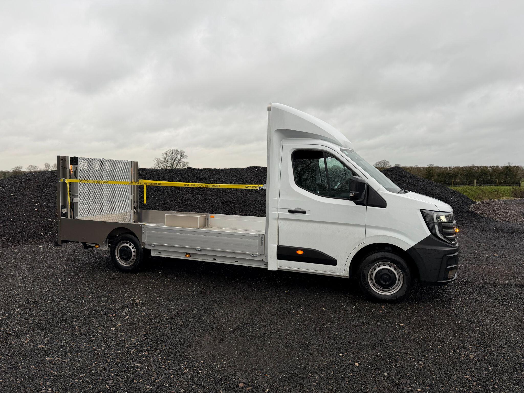 Nissan Interstar 2.0 dCi 35 Acenta Platform Cab L3 Euro 6 (s/s) 2dr