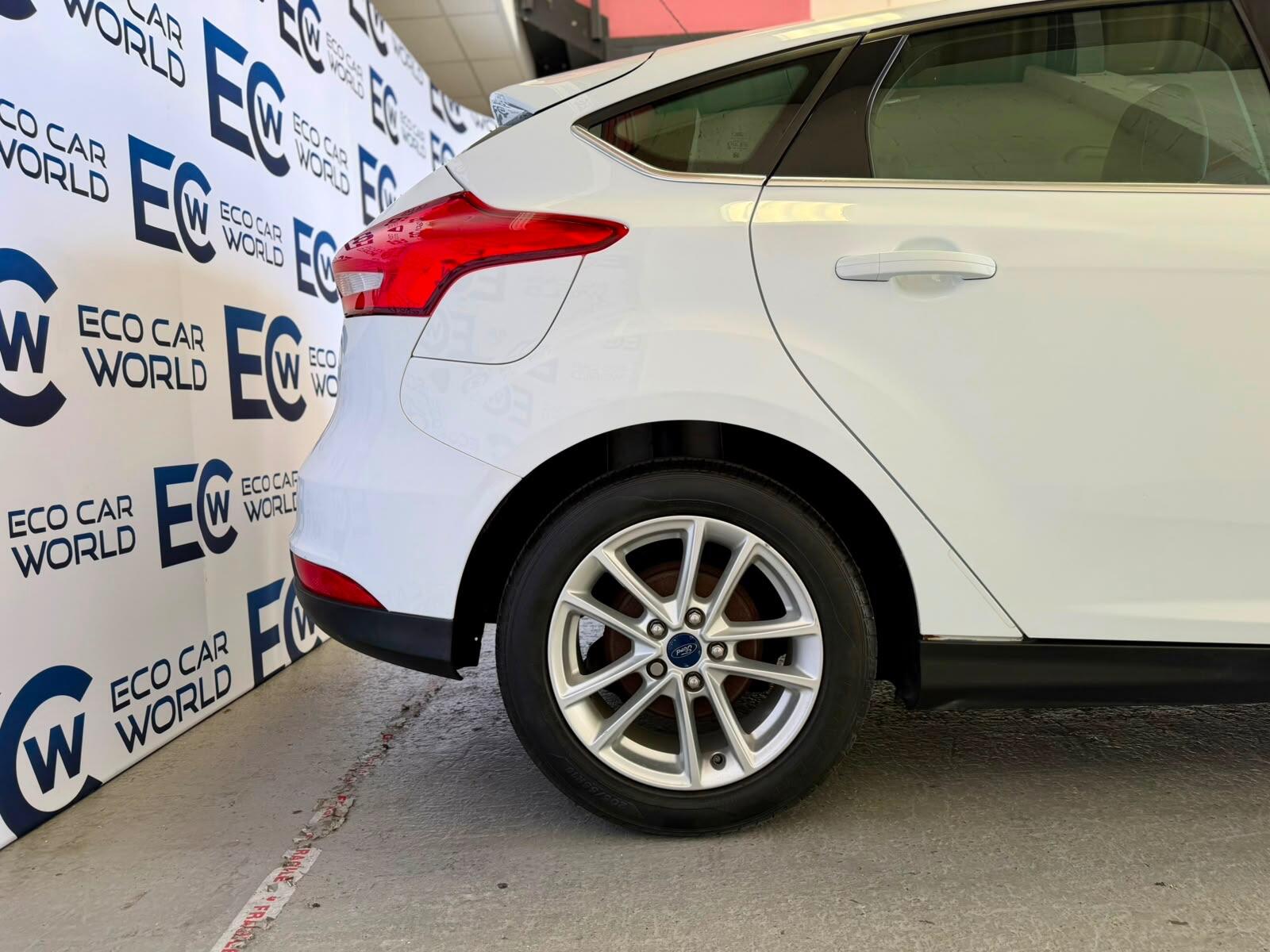 Ford Focus - photo 13