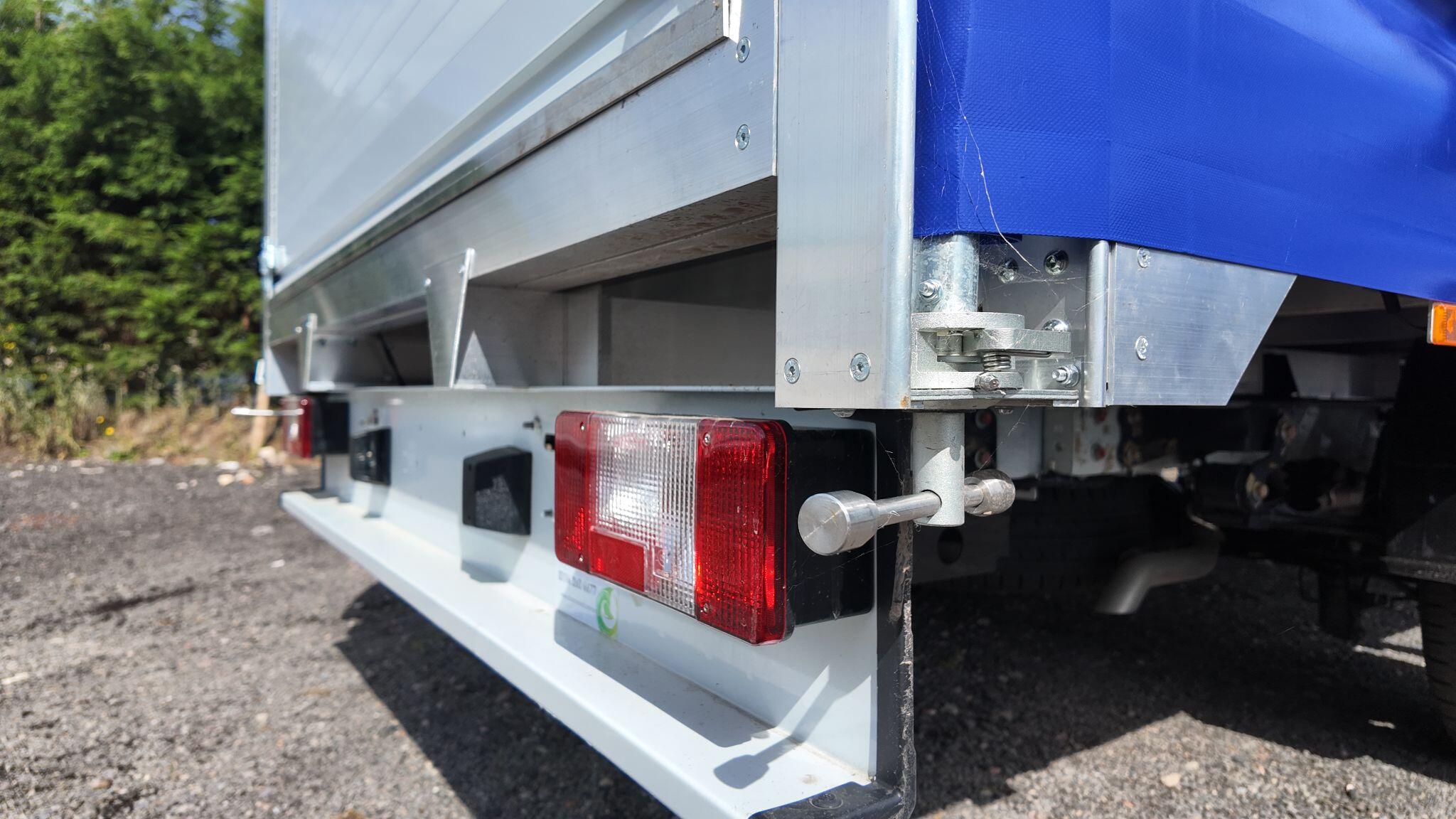 MAXUS Deliver 9 2.0l 150ps L3 Diesel RWD 4.15m Curtain